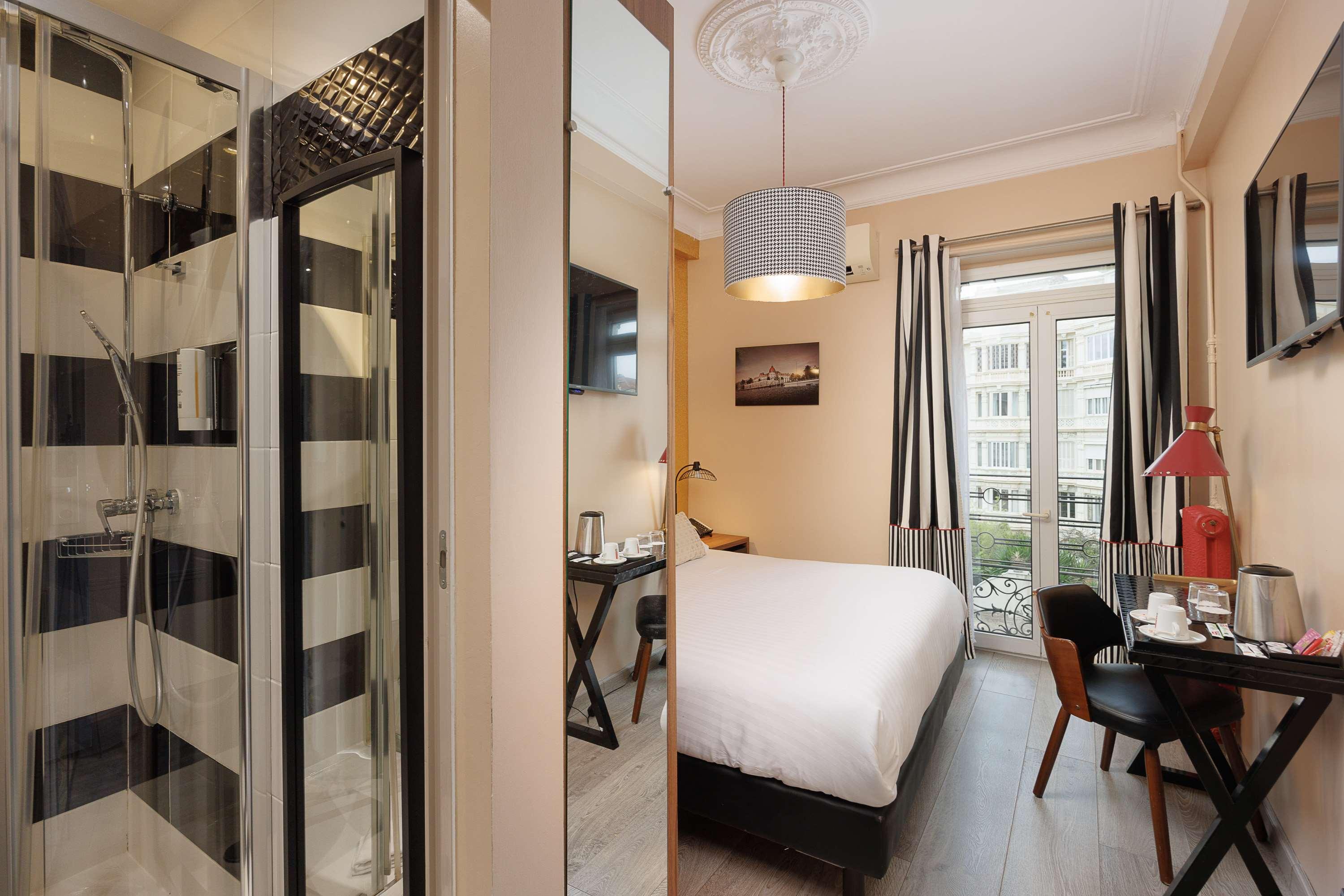 Double Classic Queen Bed