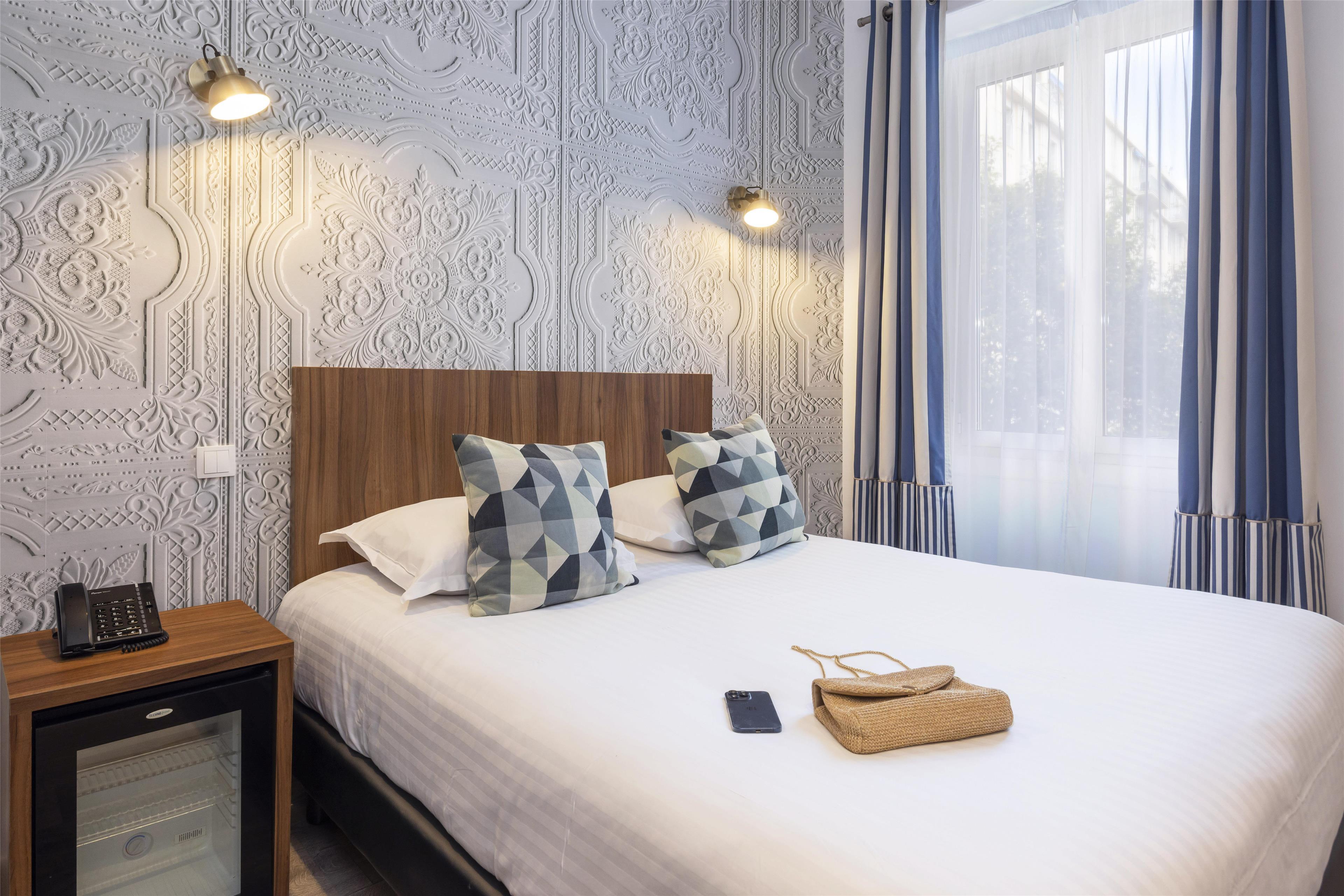 Double Classic Queen Bed