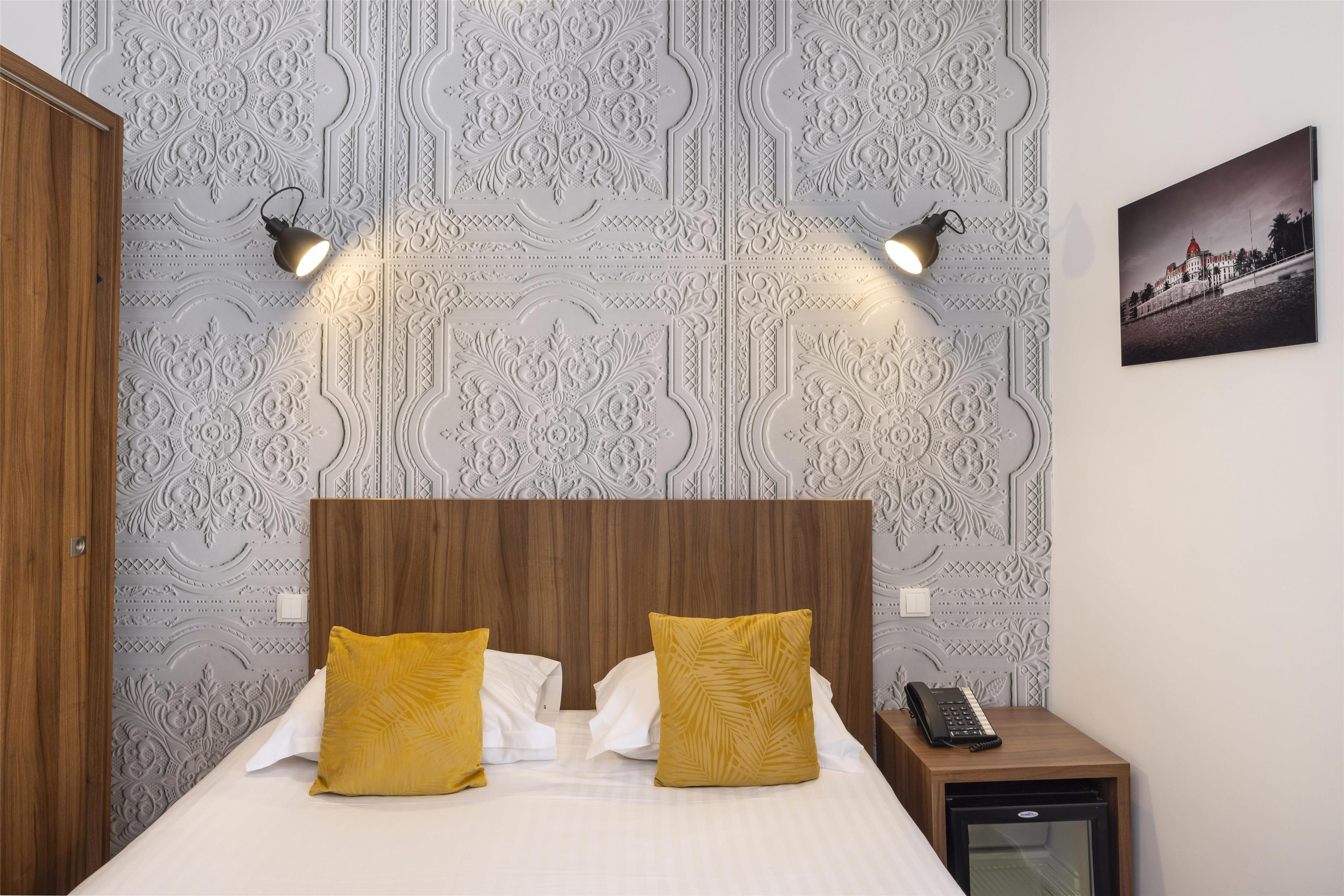 Double Classic Queen Bed