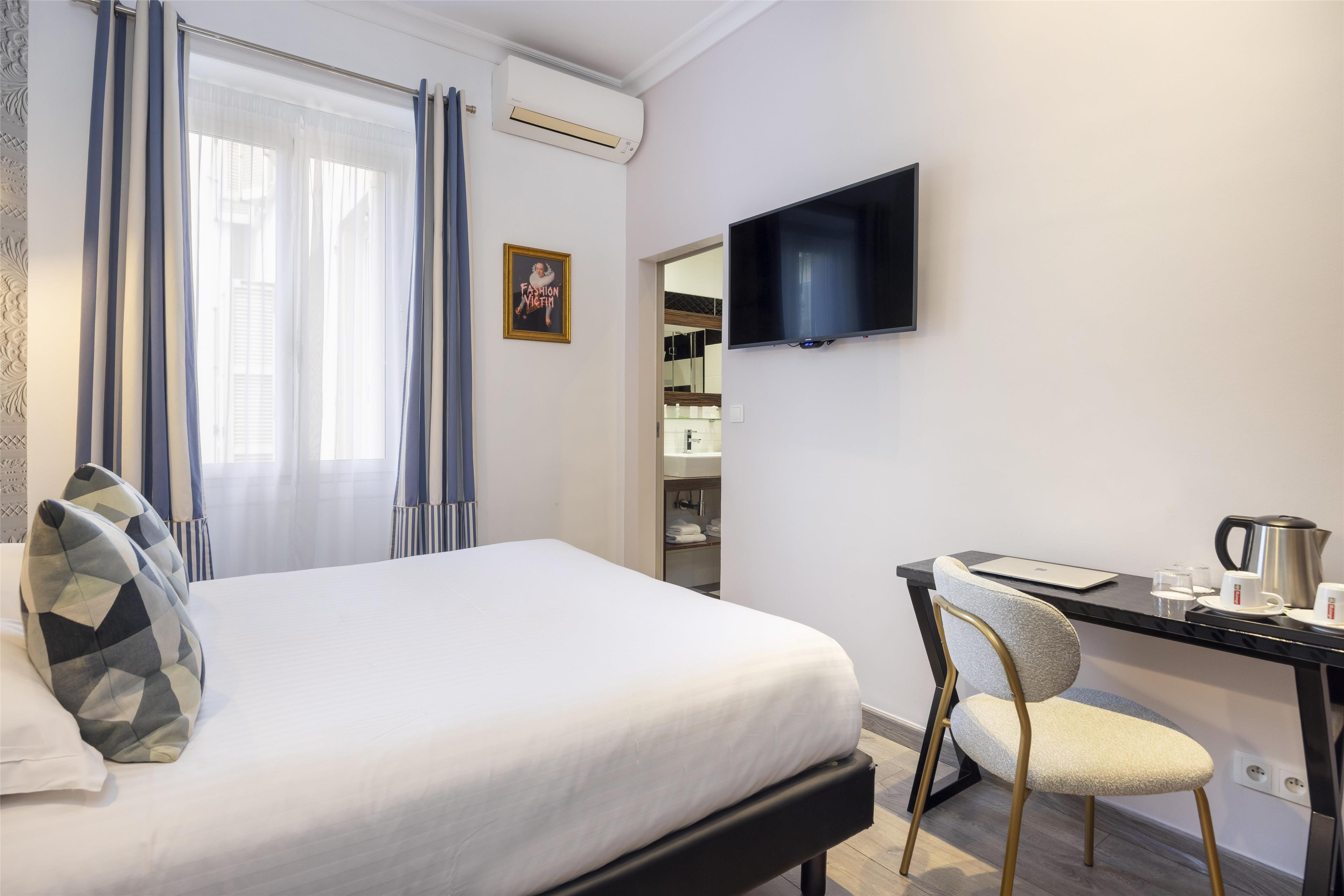 Double Classic Queen Bed