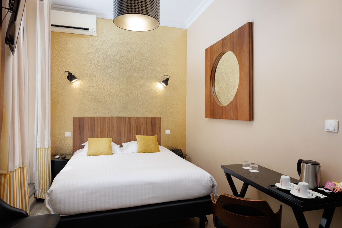 Double Classic Queen Bed