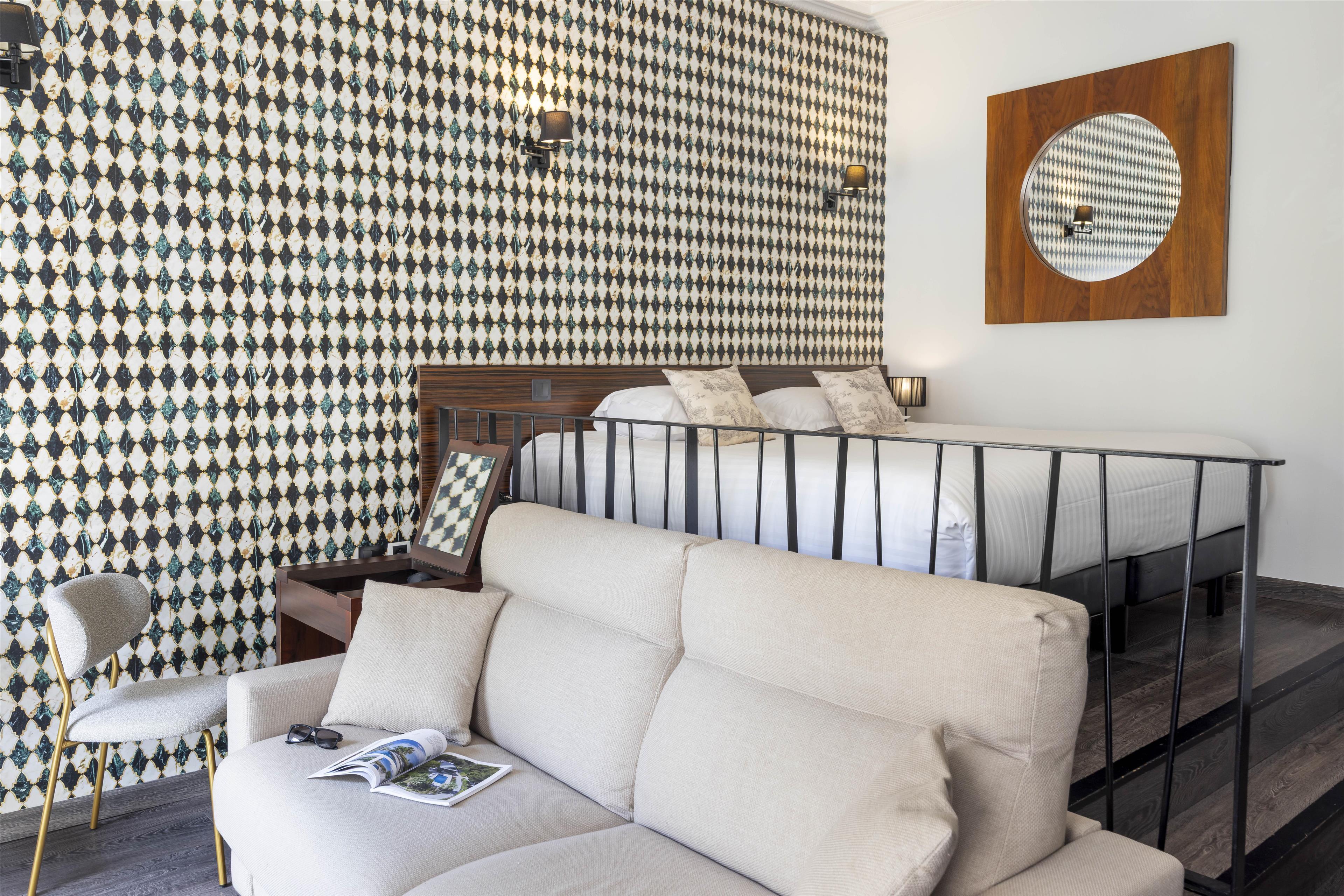 Junior Suite Garden View King Bed