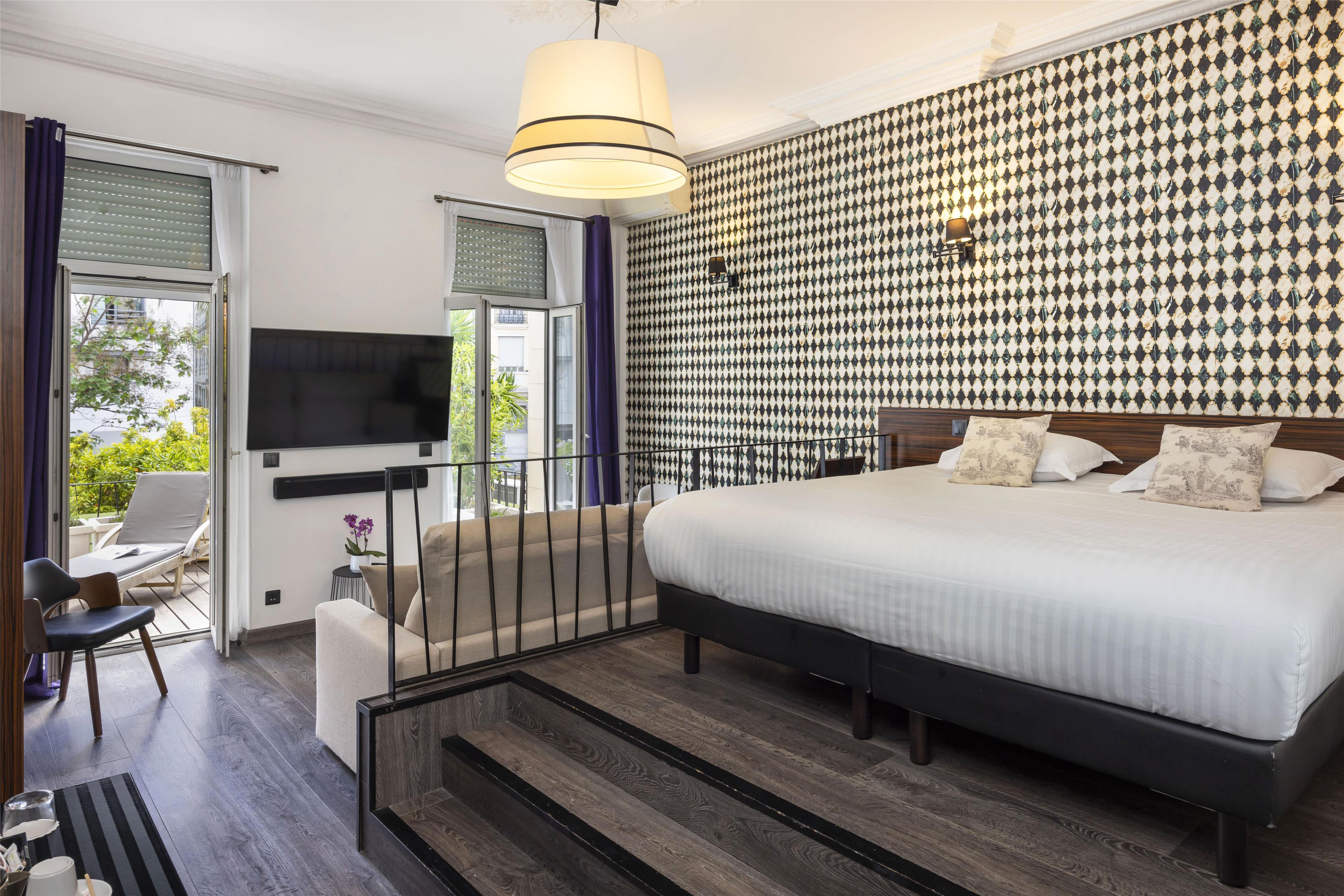 Junior Suite Garden View King Bed