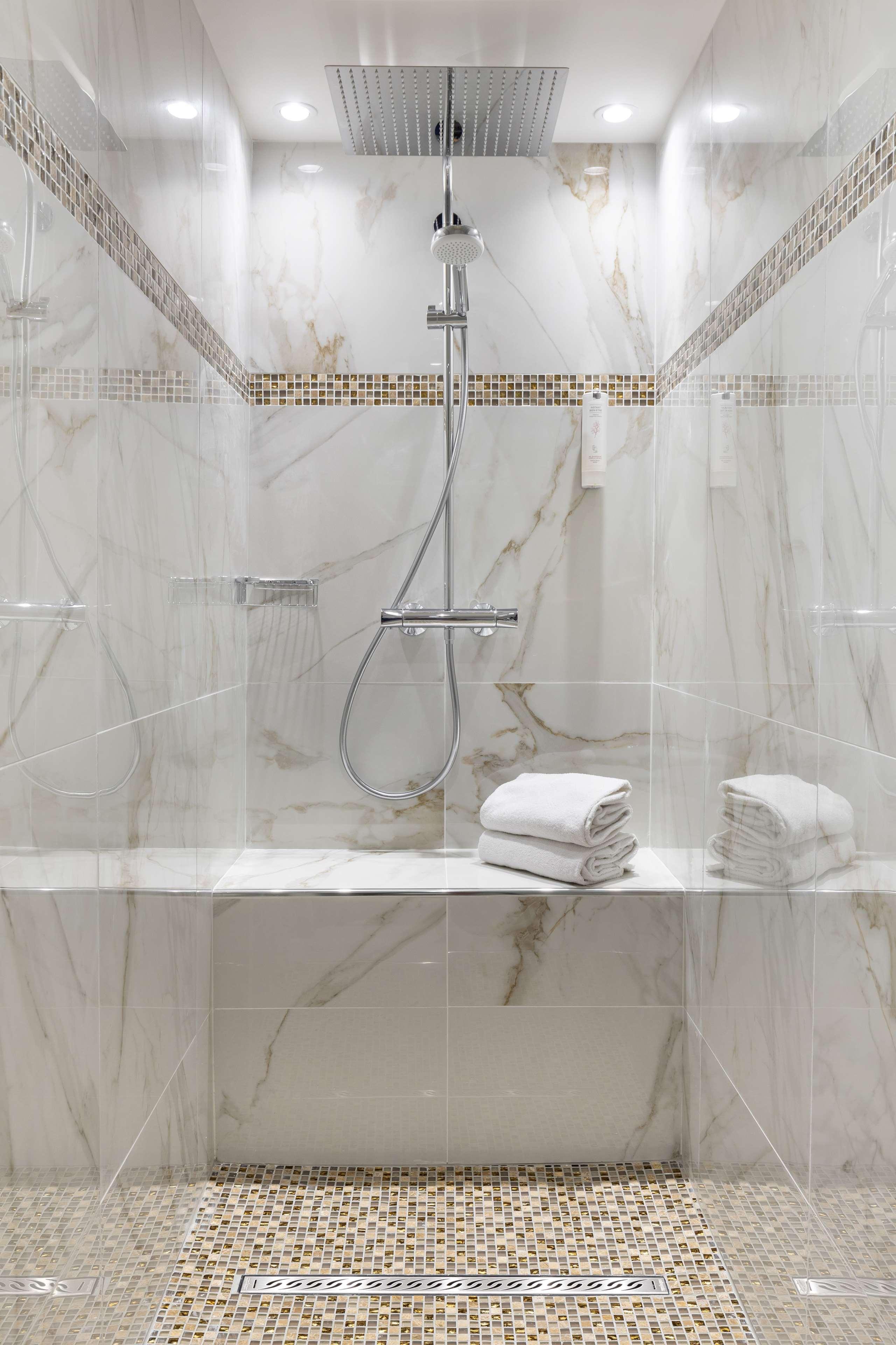 Double Deluxe King Bed