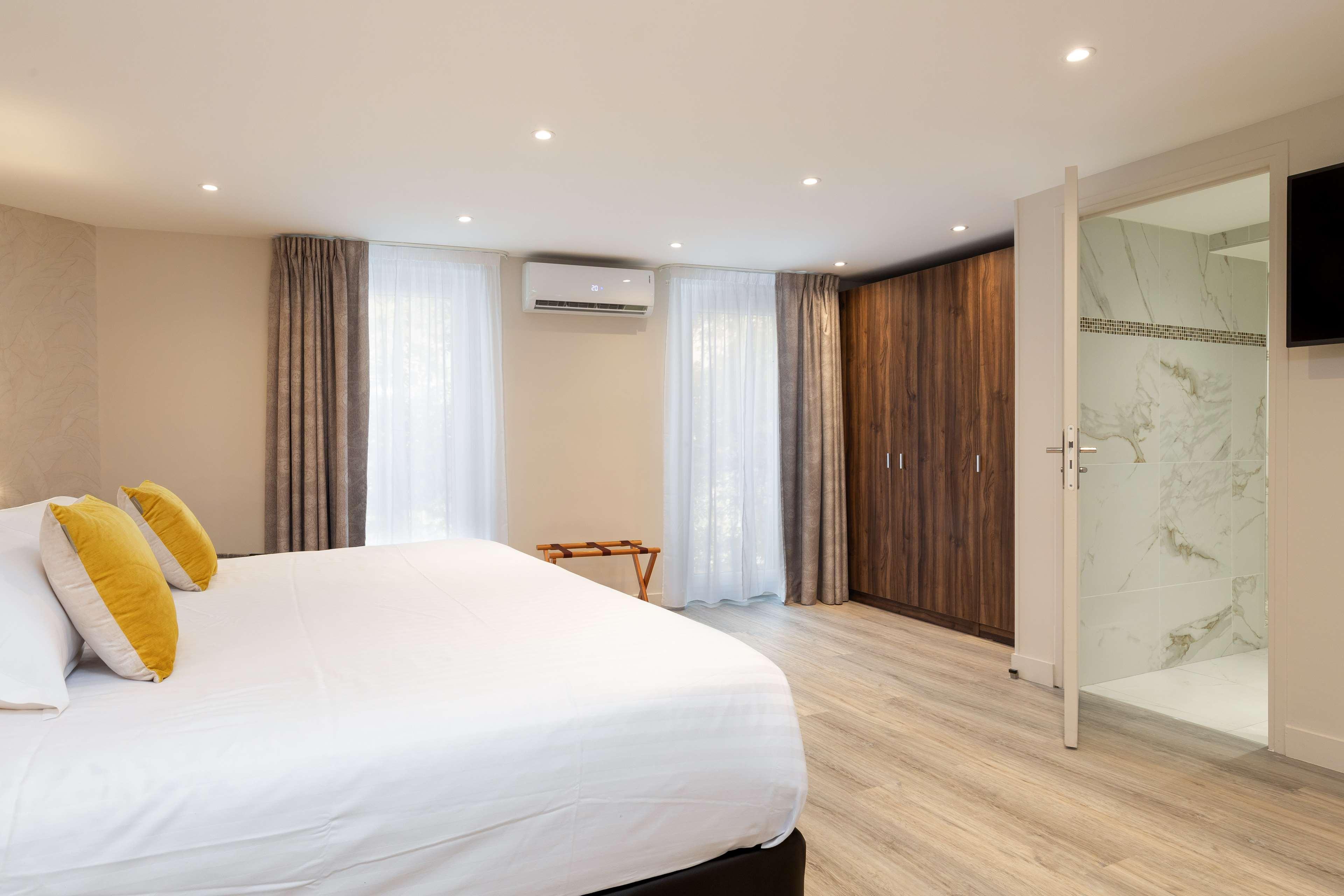 Double Deluxe King Bed