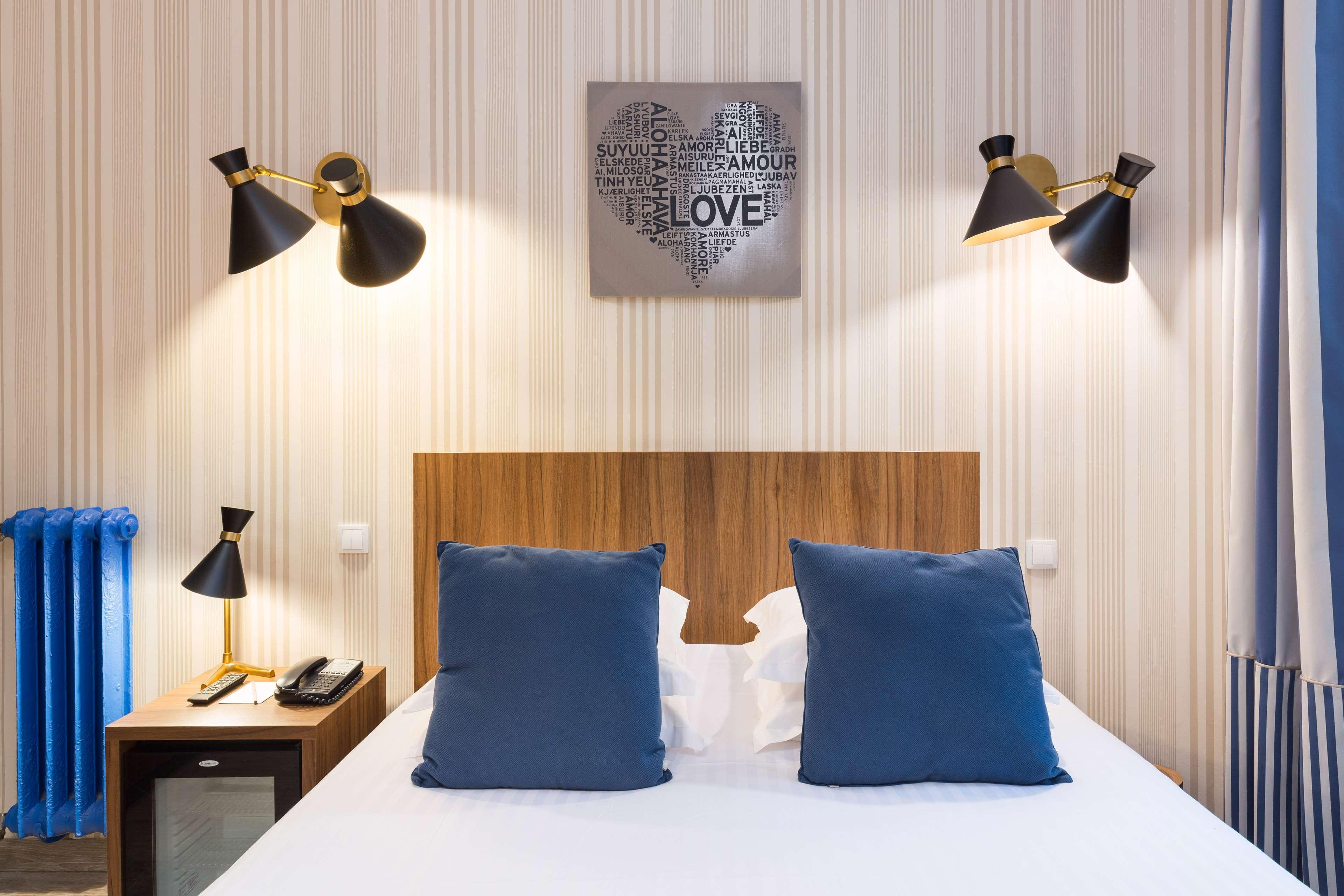 Double Classic Queen Bed