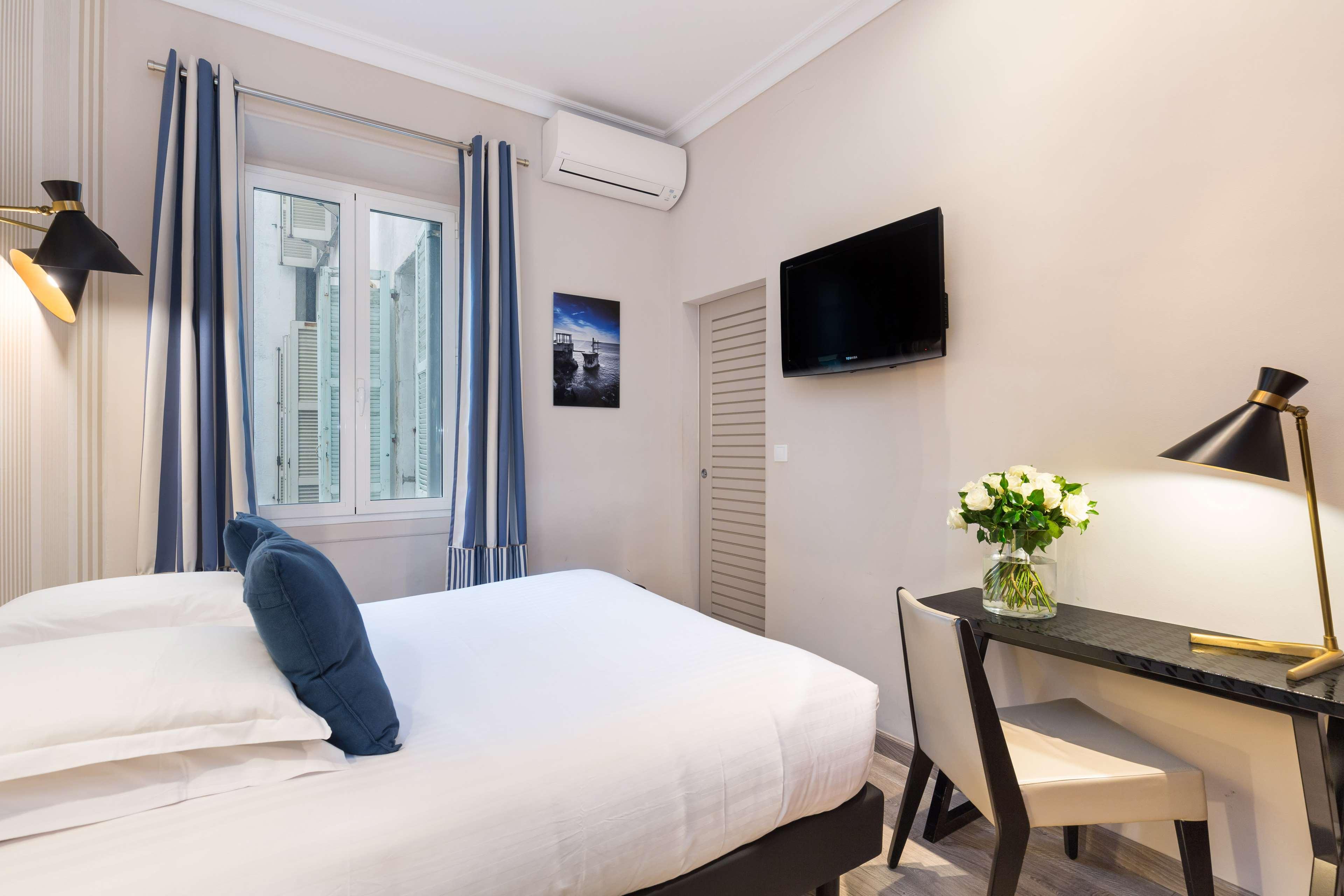 Double Classic Queen Bed