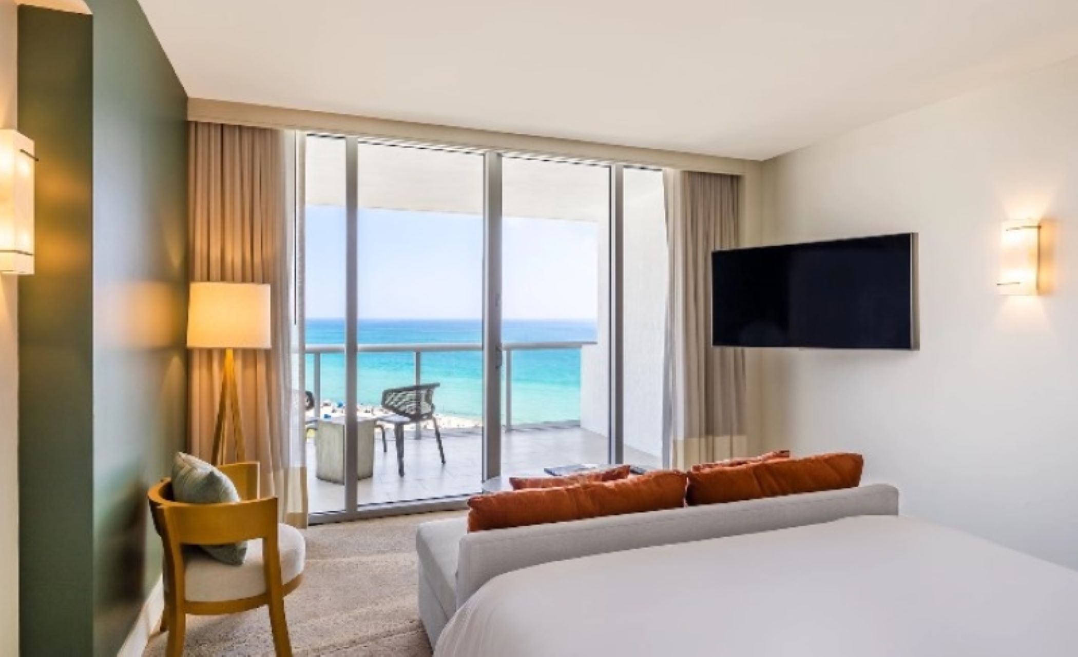 Junior Suite Ocean Front King Bed