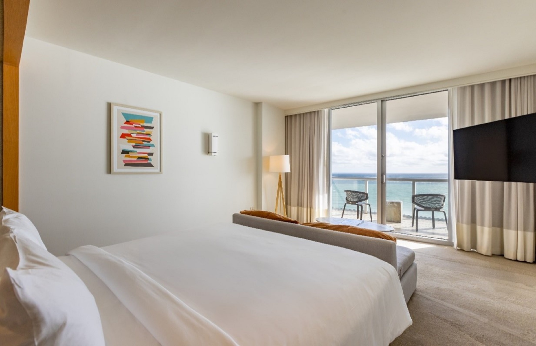 Junior Suite Ocean Front King Bed
