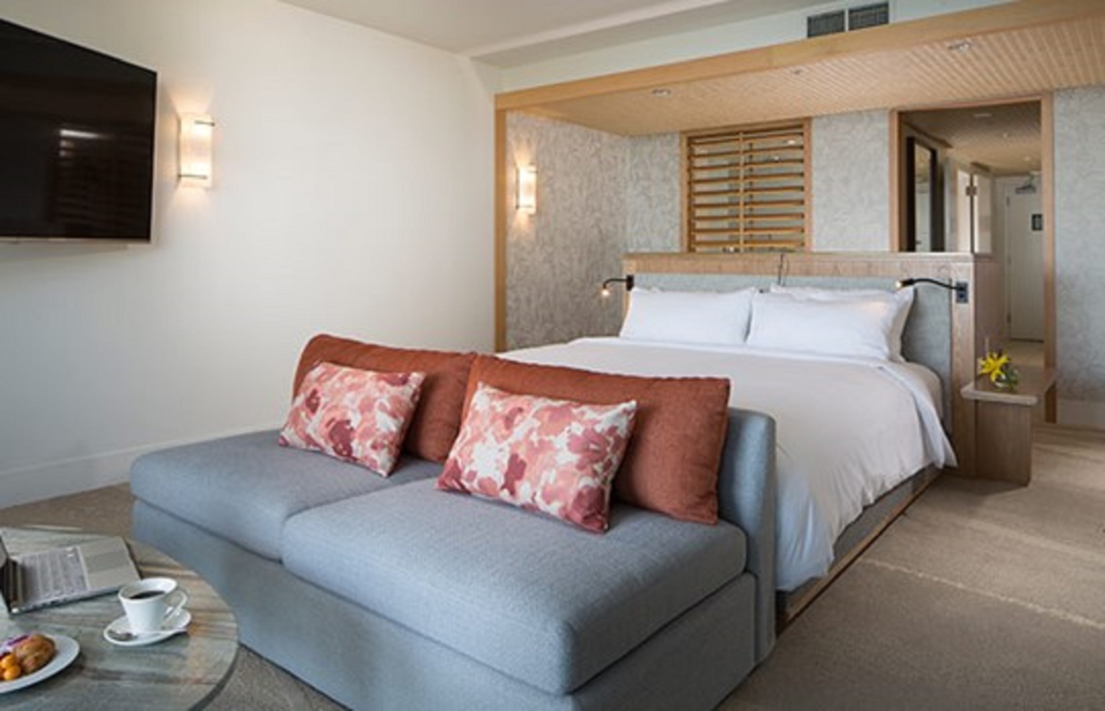 Junior Suite Ocean Front King Bed