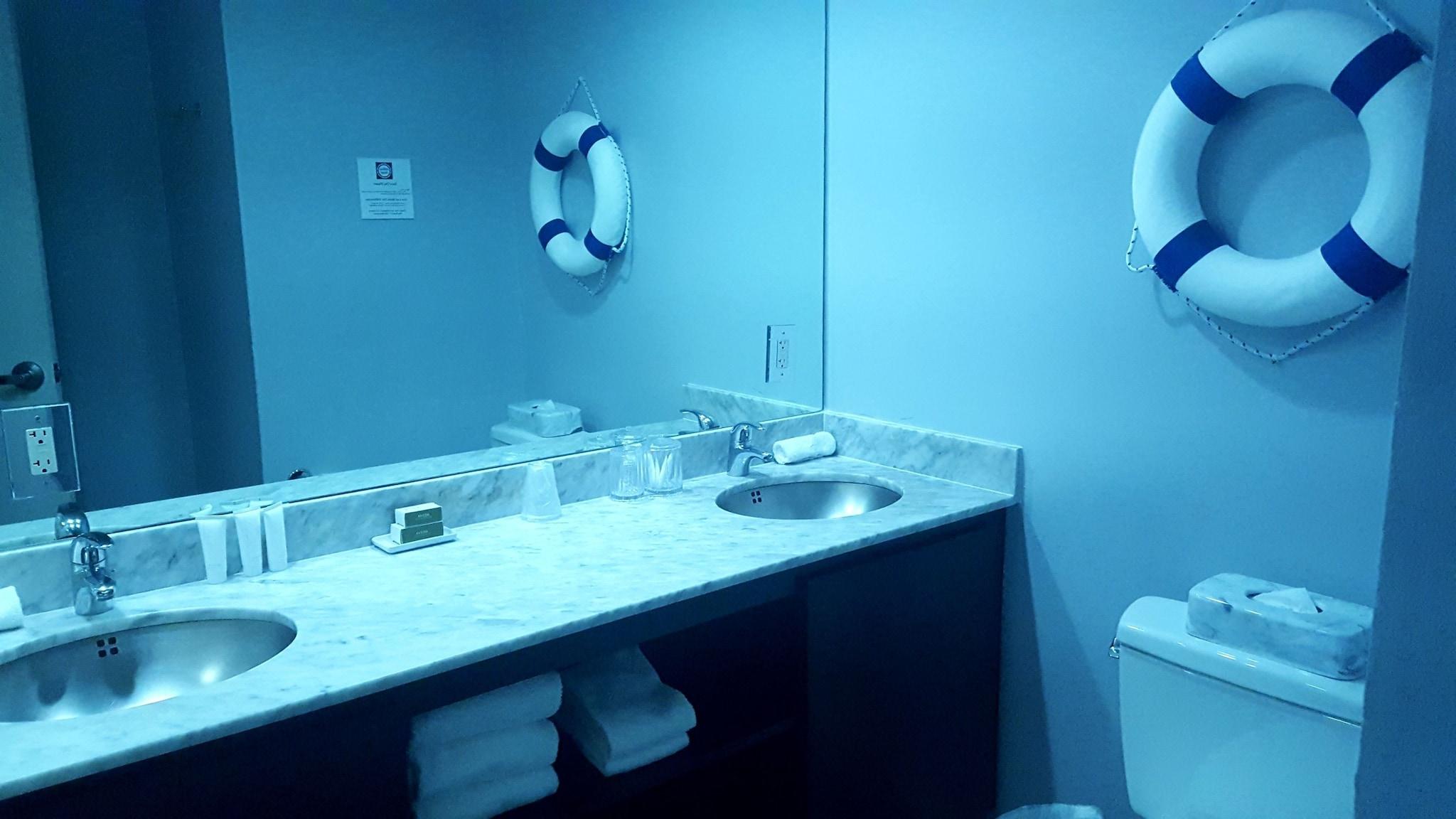 Junior Suite Pool View King Bed