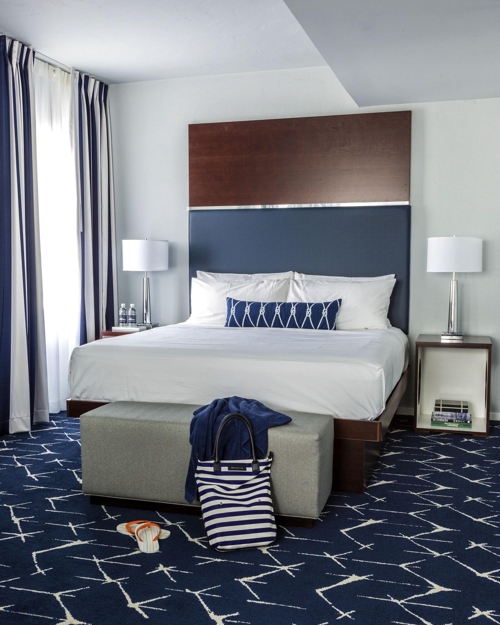 Junior Suite Pool View King Bed