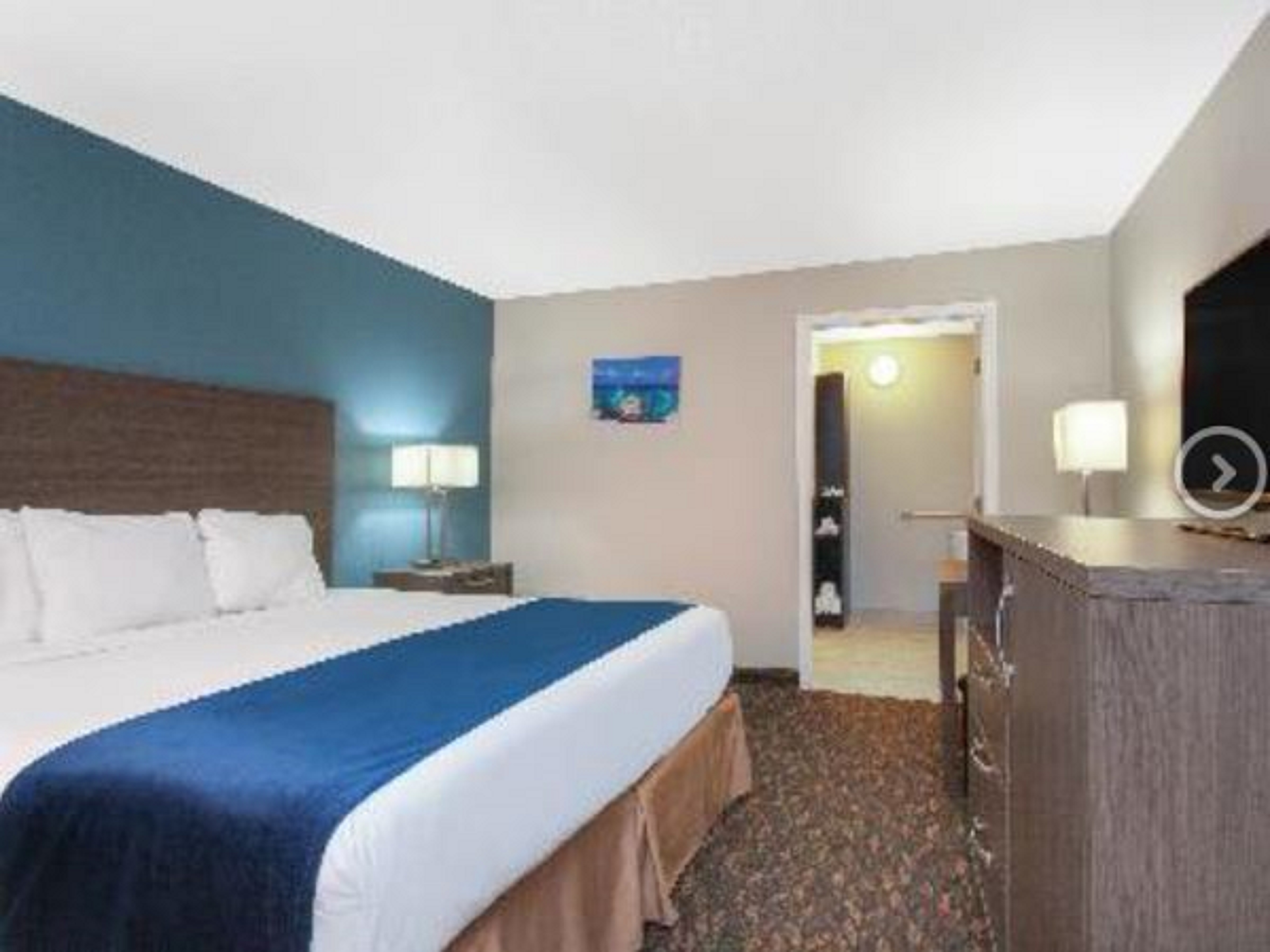 Room Pool View King Bed