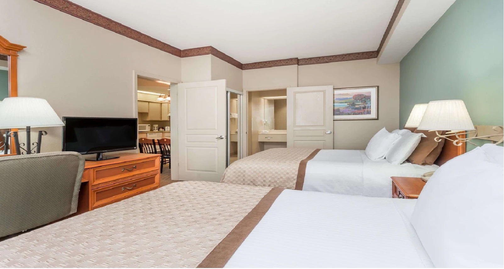 Suite Two Queen Beds