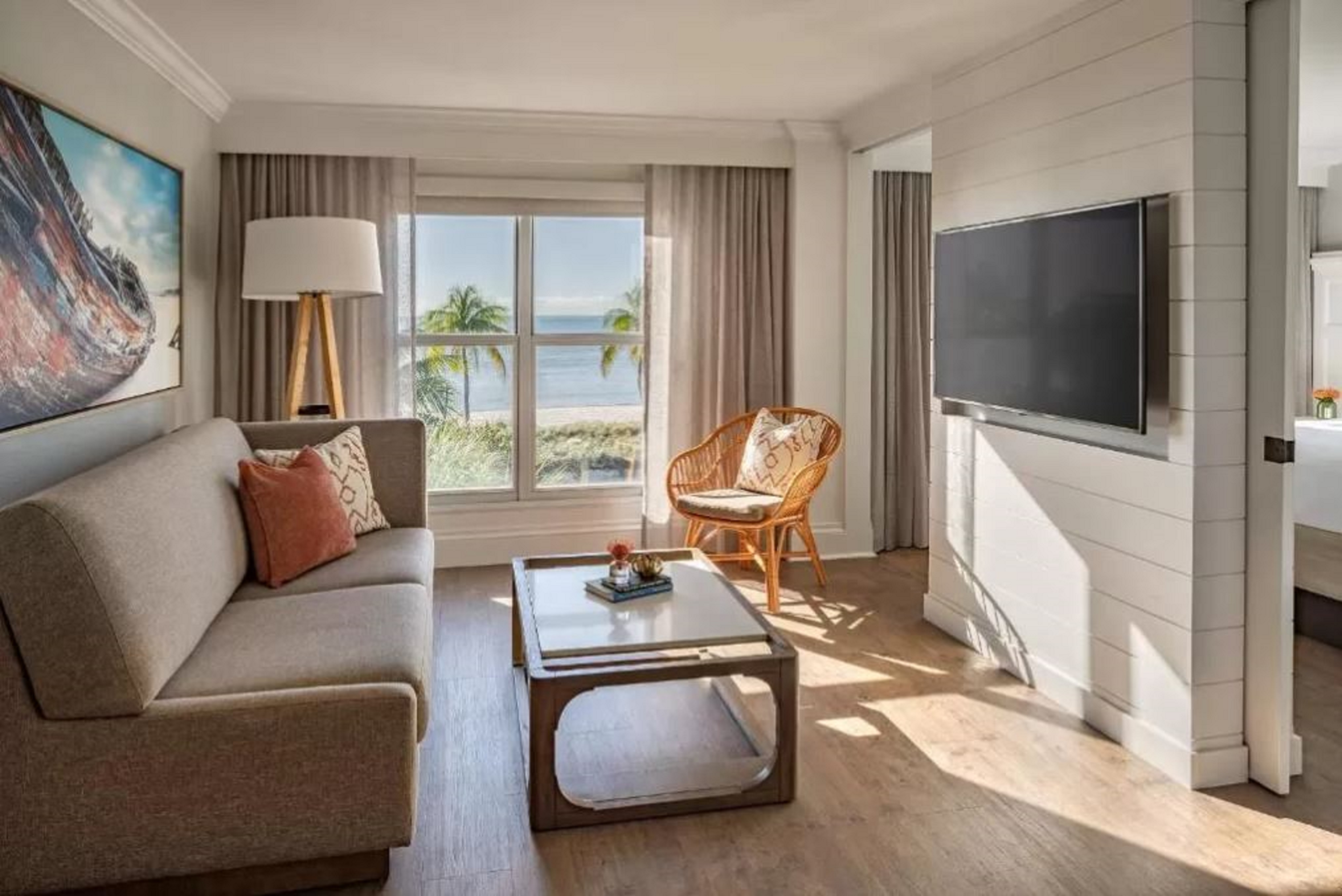 Suite Ocean Front King Bed