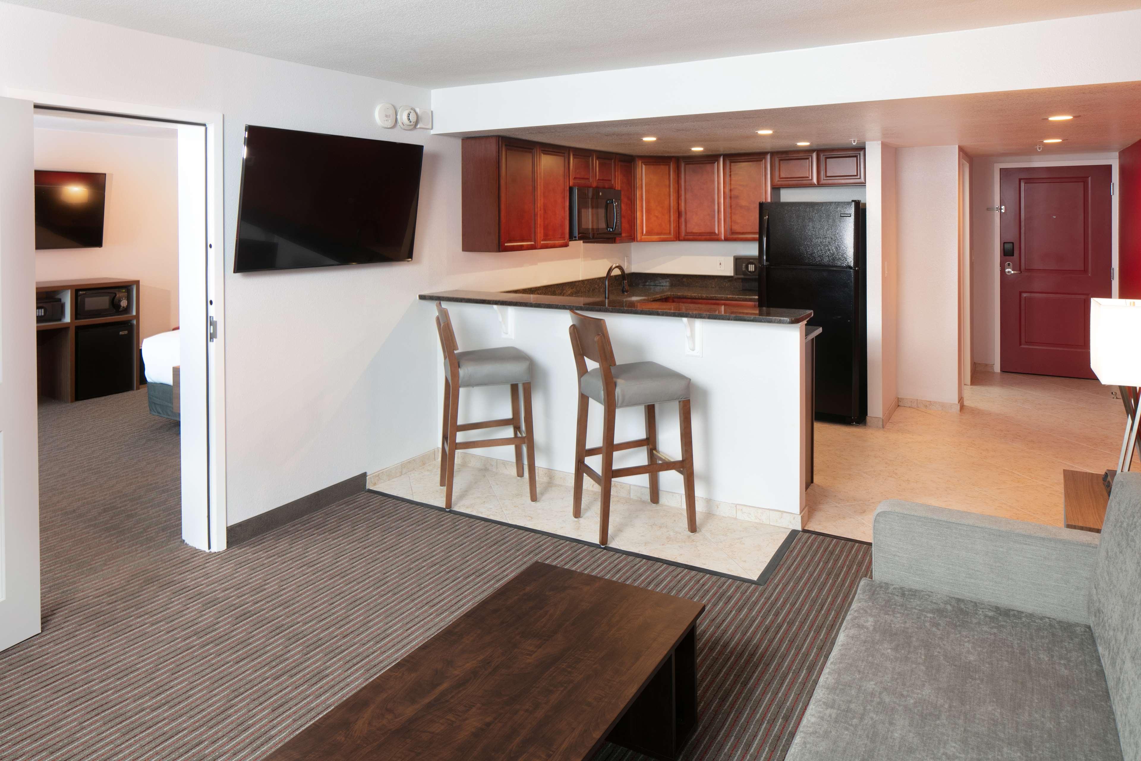 Suite with Kitchenette