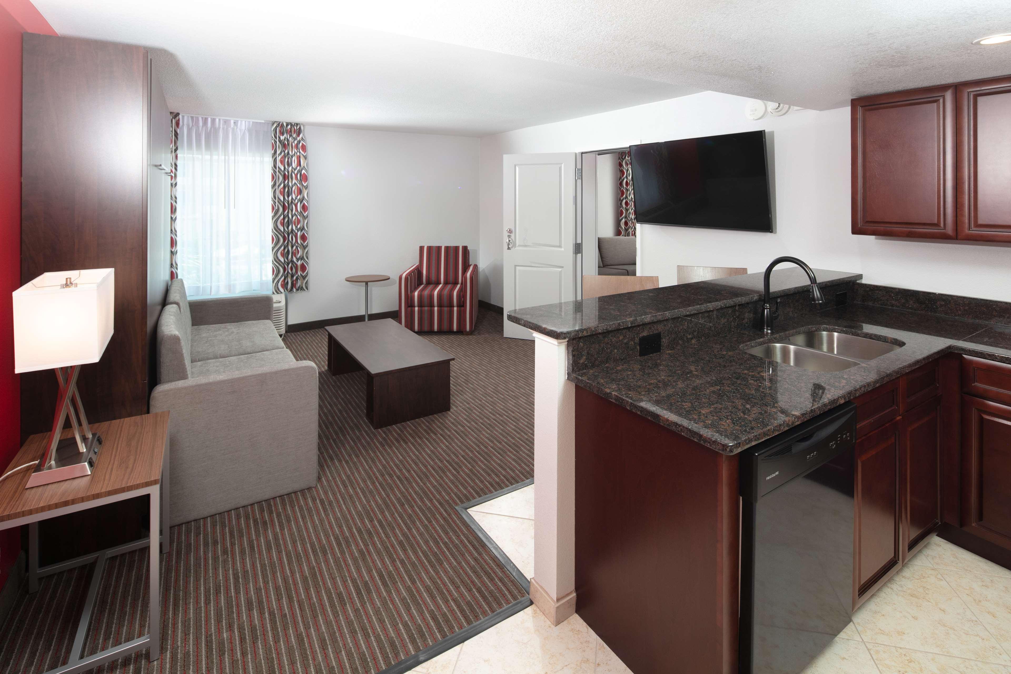 Suite with Kitchenette