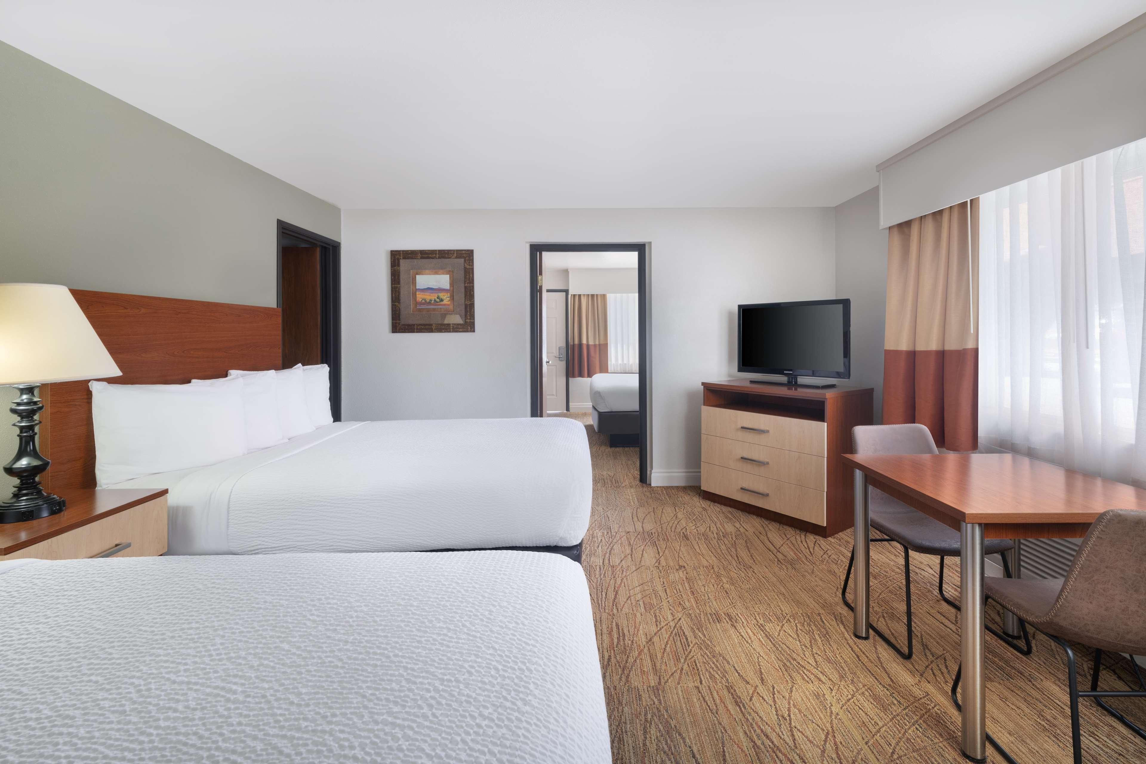 Suite Two Queen Beds Non Smoking