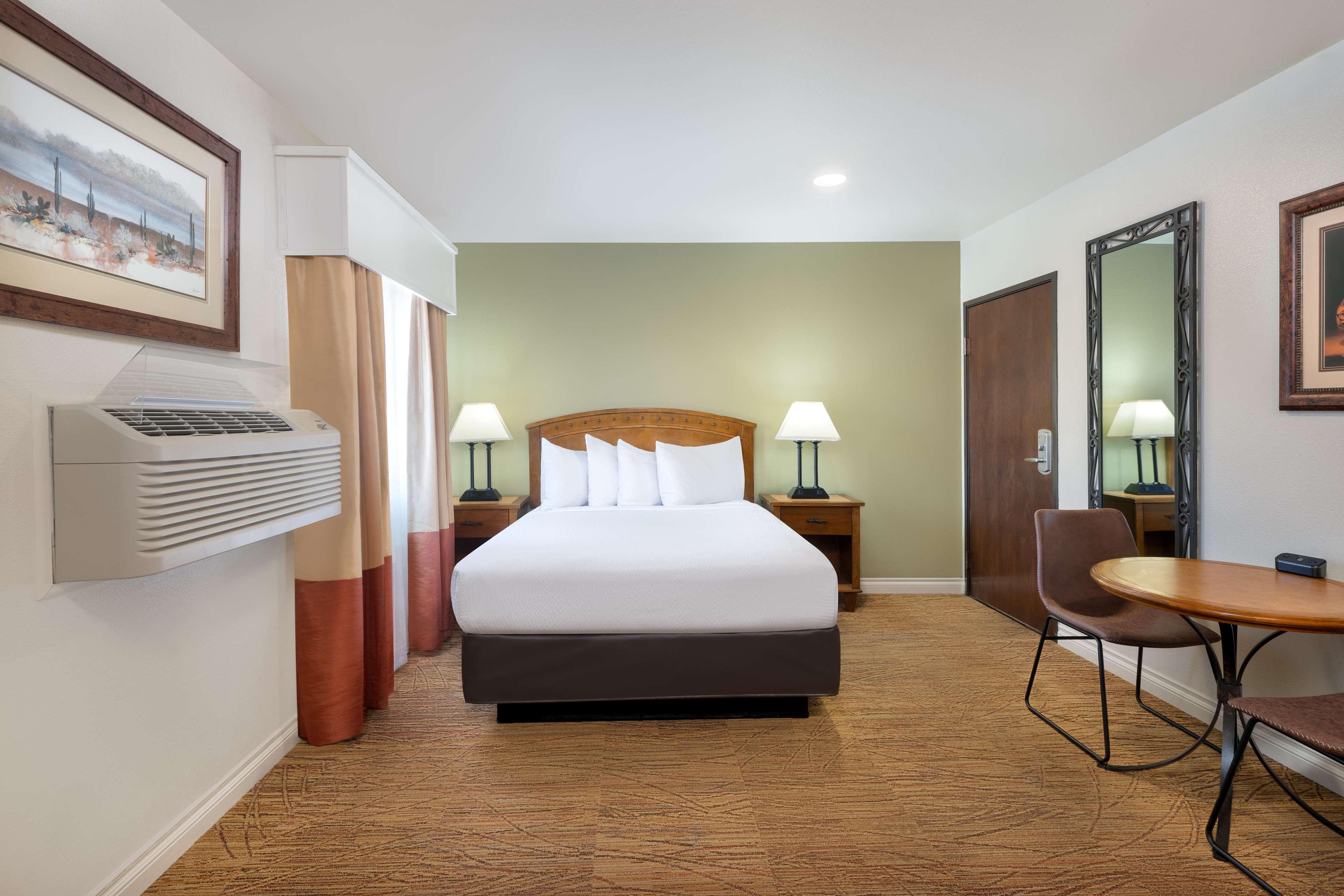 Room Queen Bed Non Smoking