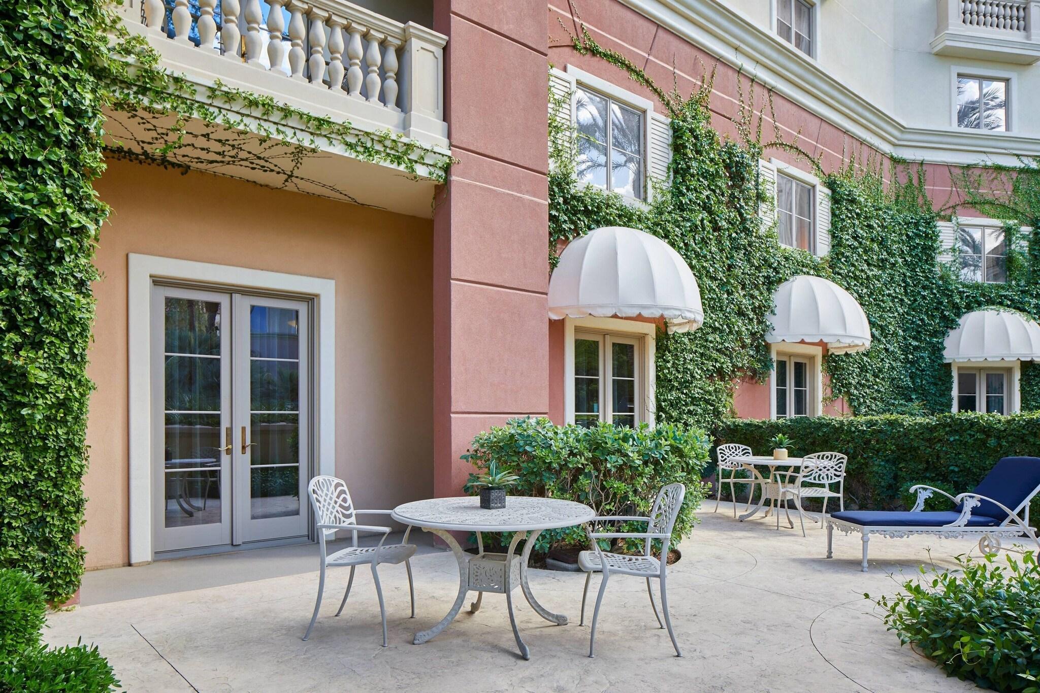 Double Deluxe Two Queen Beds