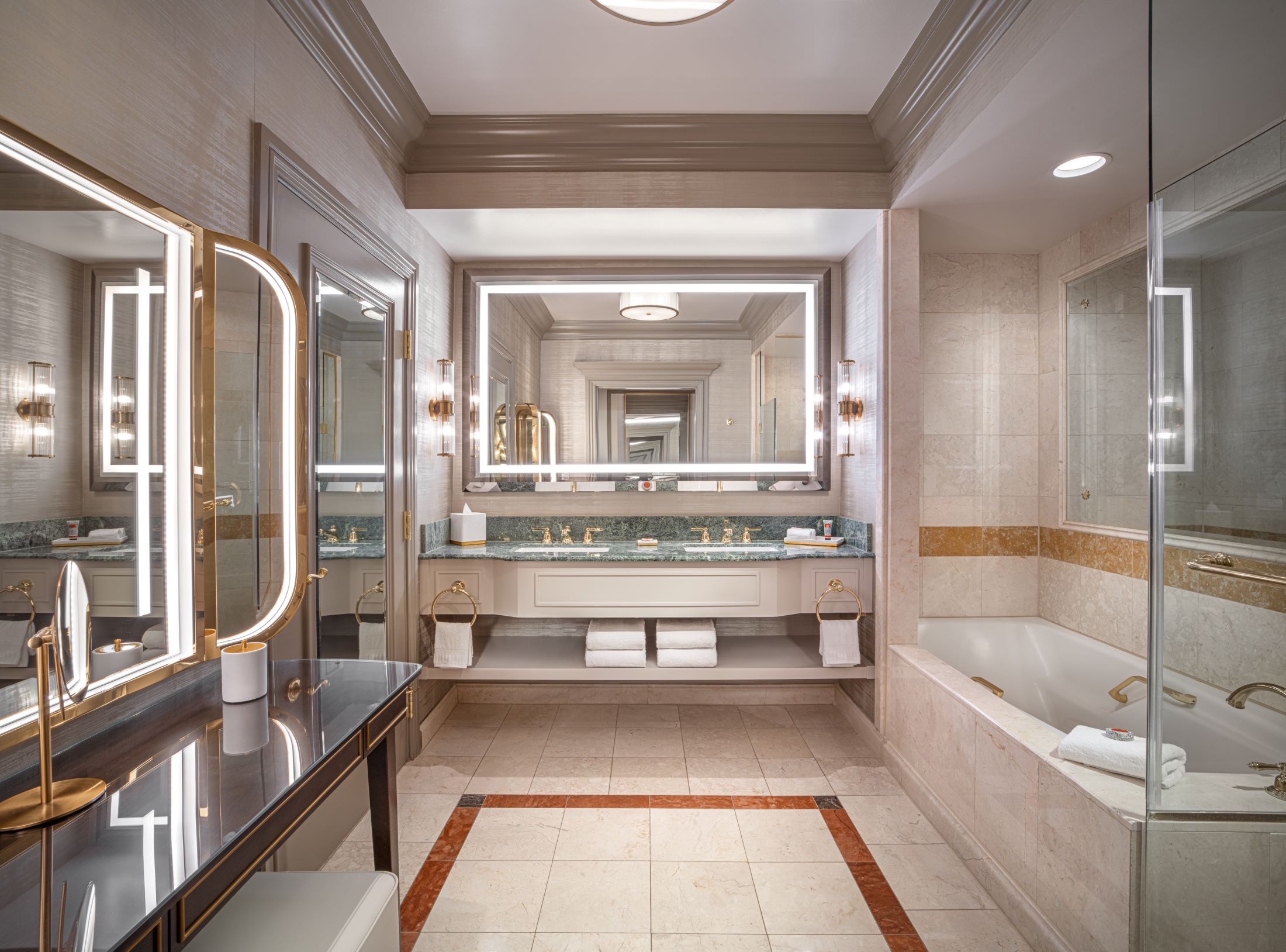 Suite Club Two Queen Beds