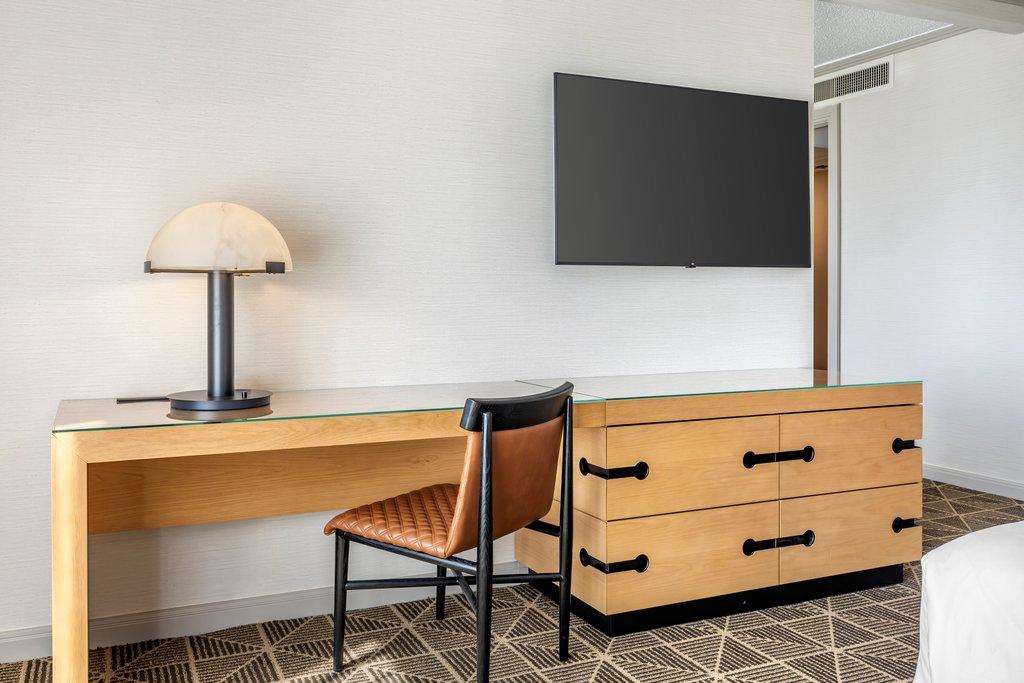 Double Deluxe King Bed