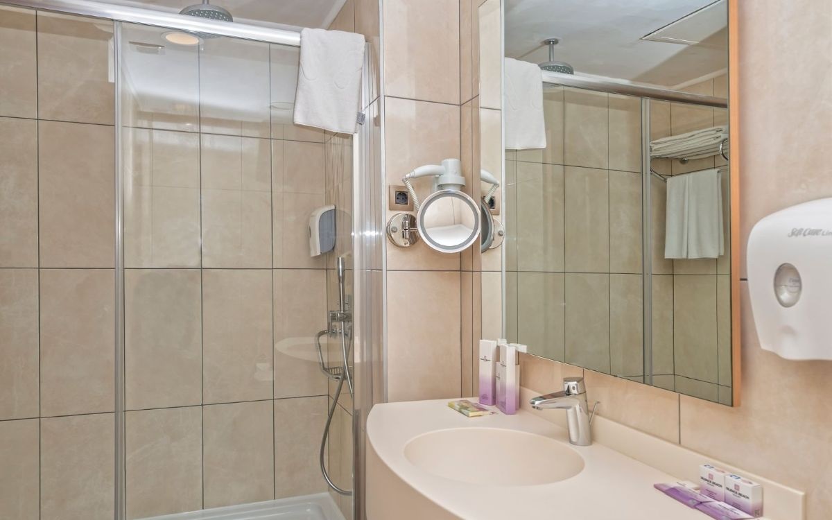 Family Room Land View