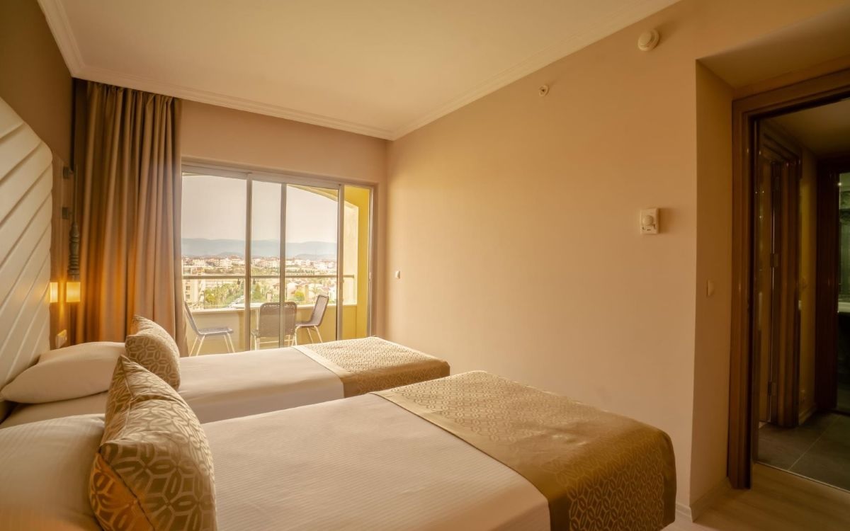 Family Room Land View