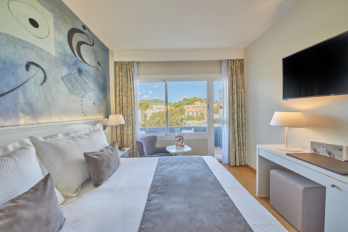 Double Single with Balcony