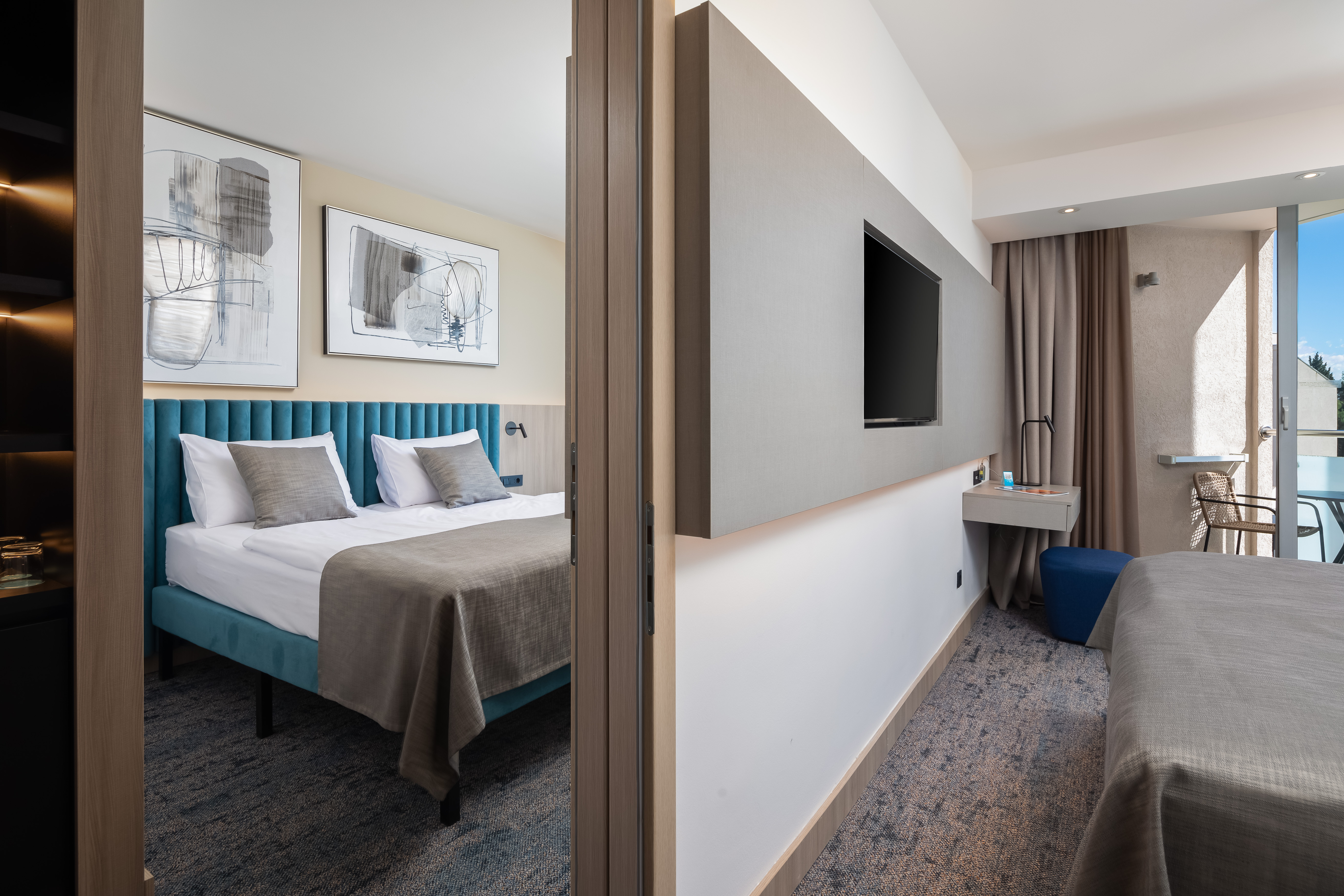 Family Room Side Sea View with Balcony