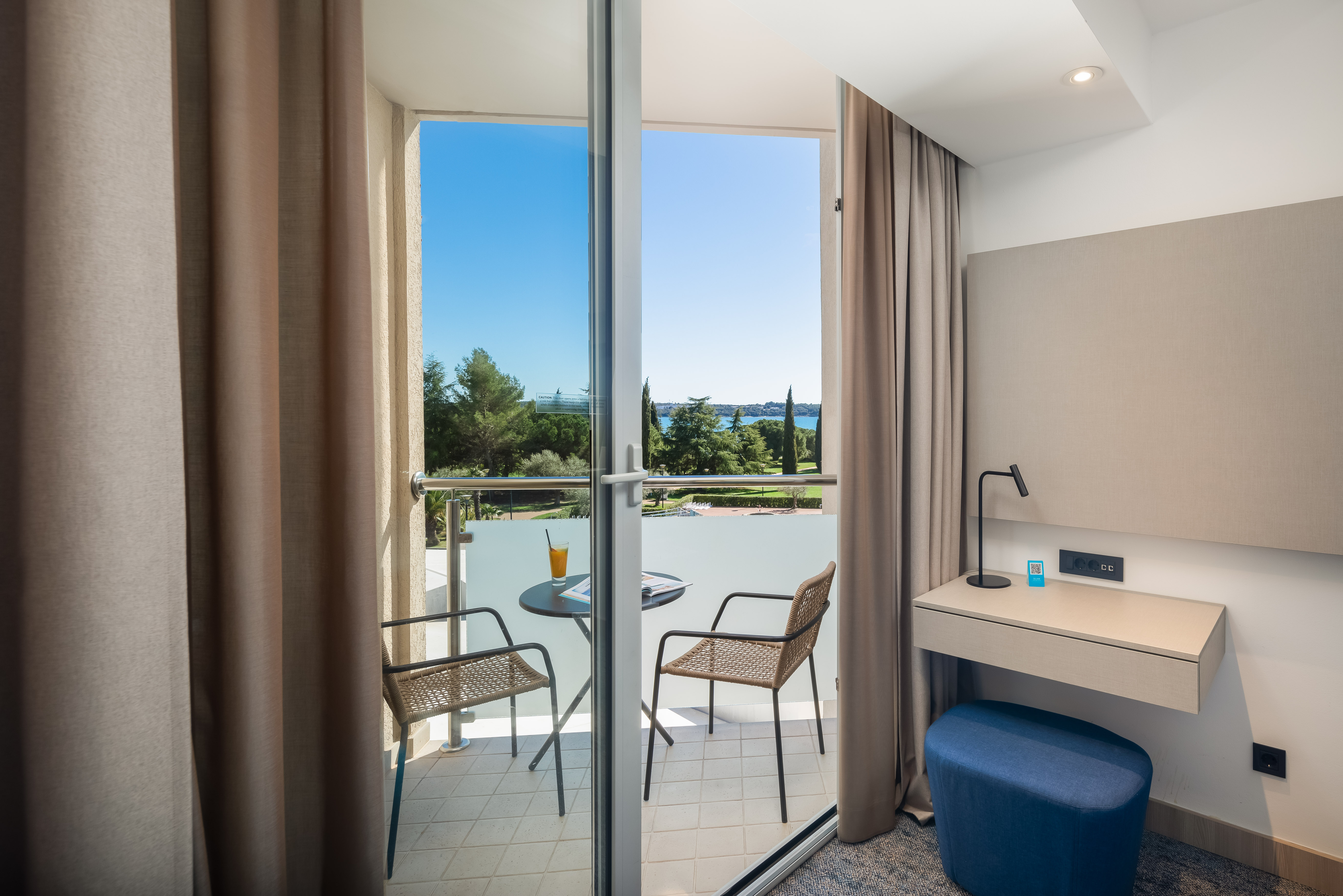 Family Room Side Sea View with Balcony