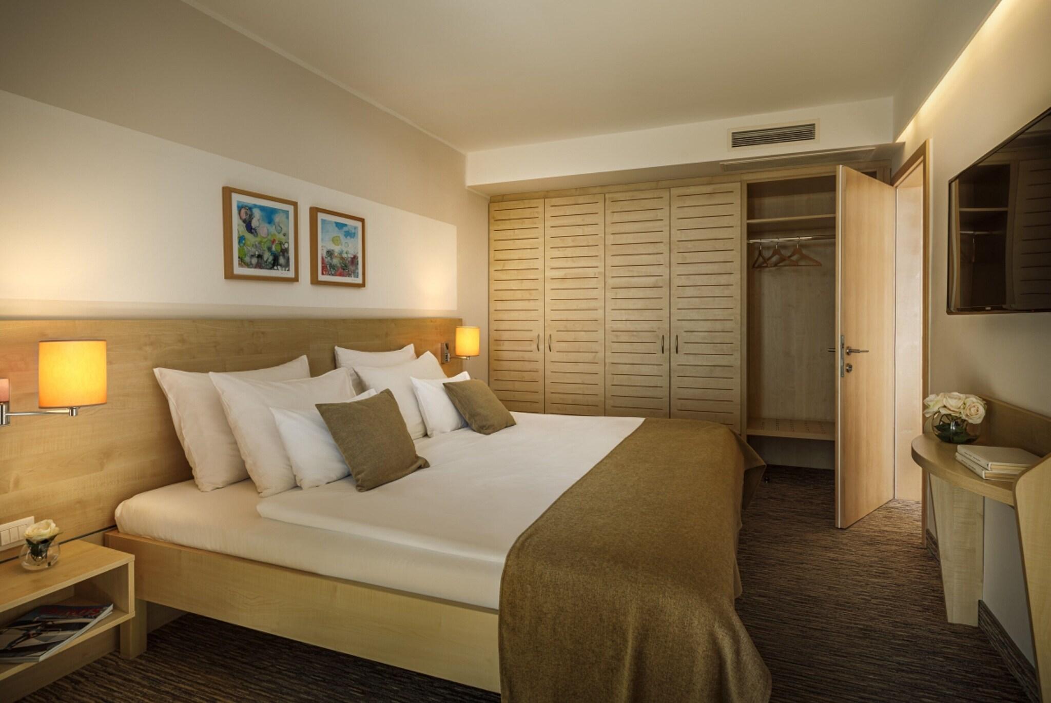 Junior Suite King Size Bed