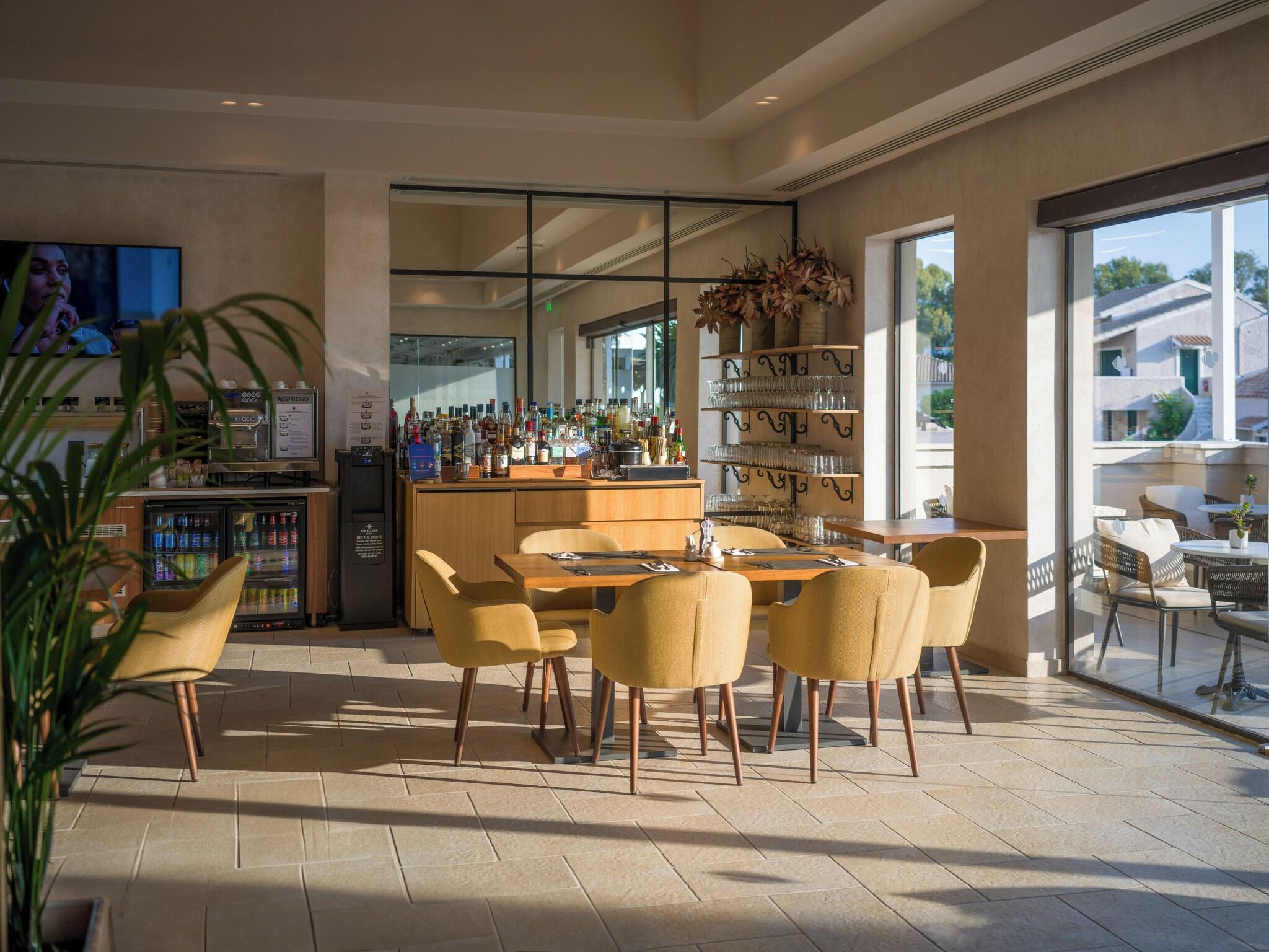 Bungalow Club with Views