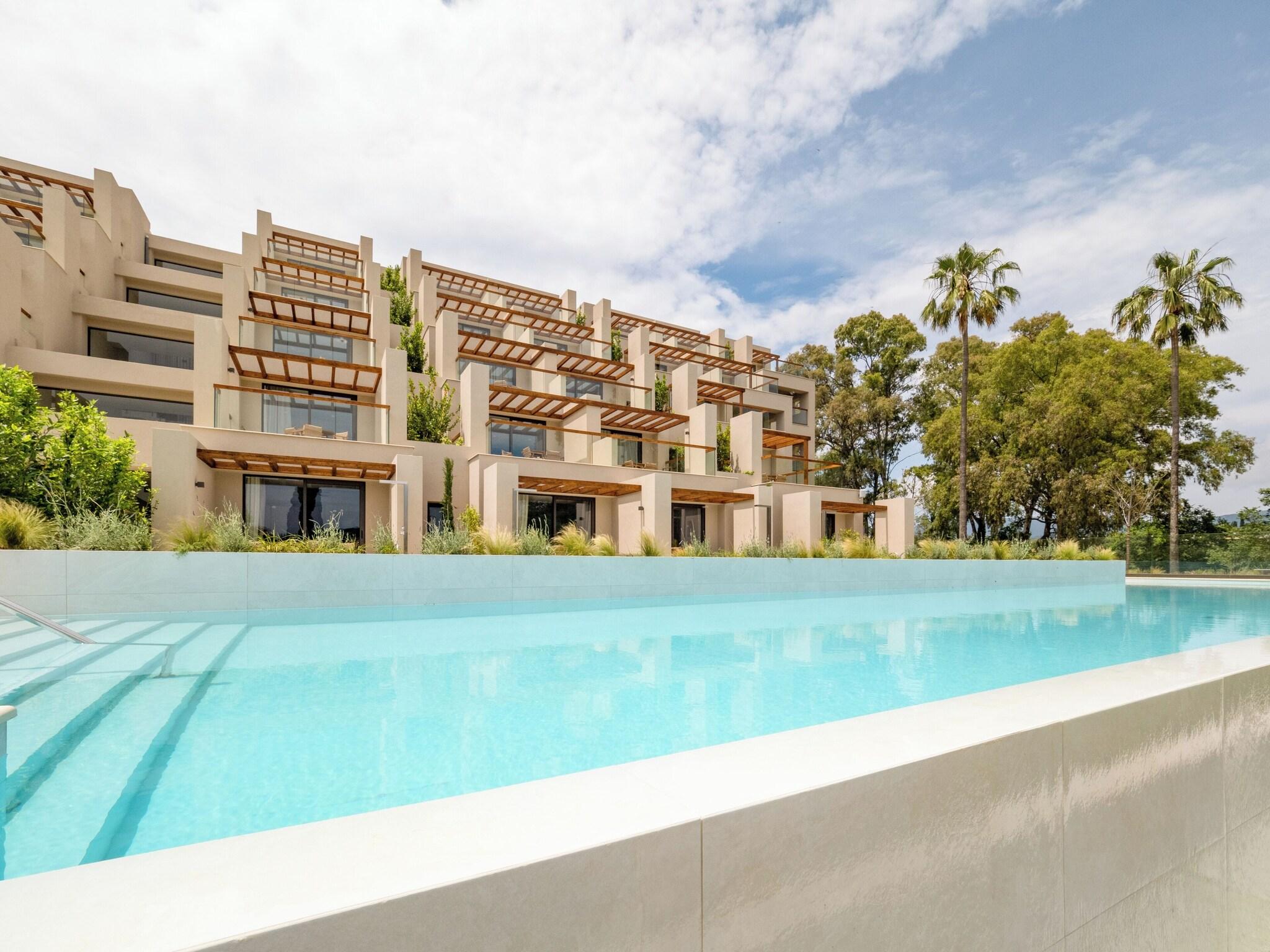 Bungalow Club with Views