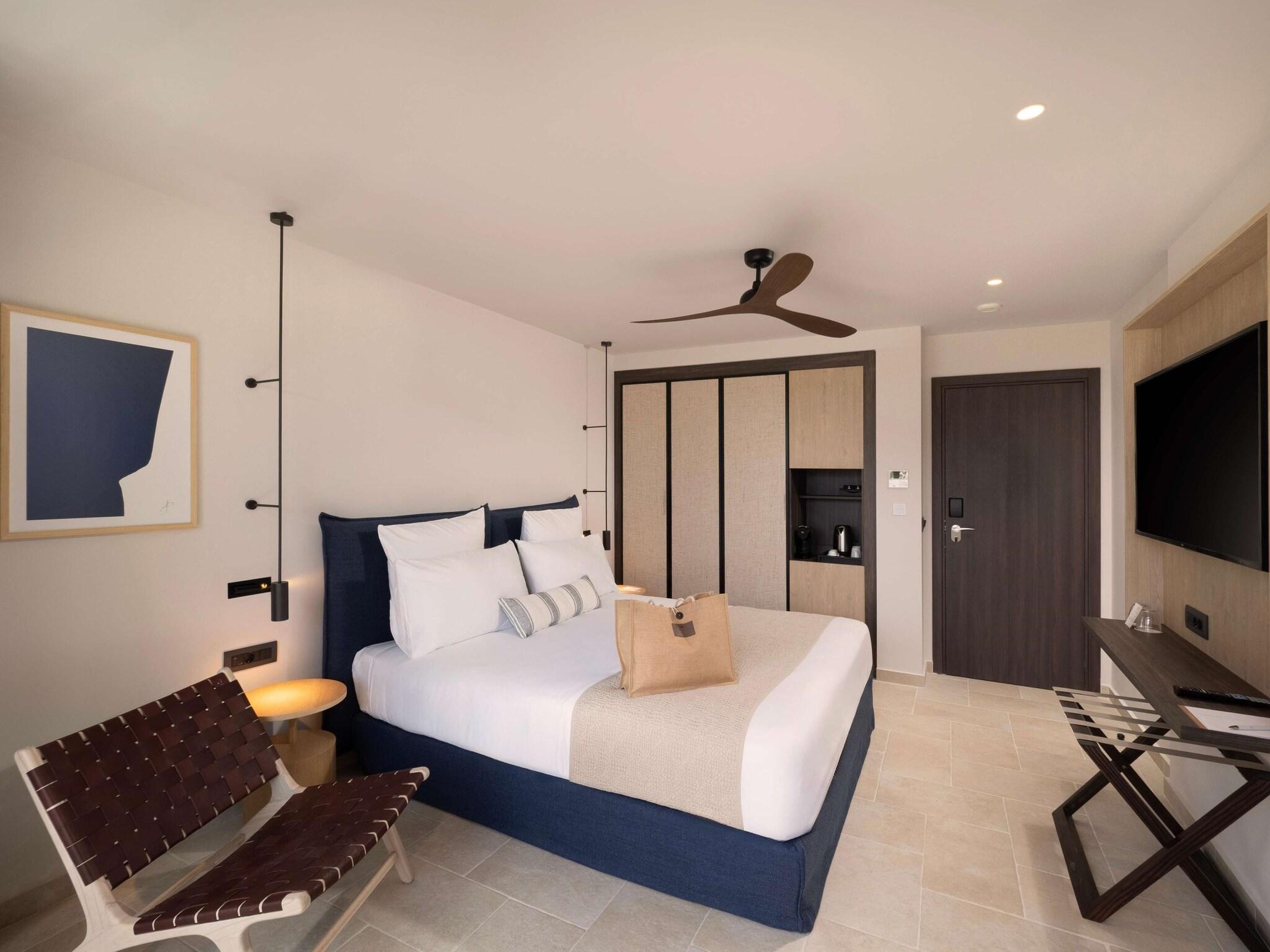 Double Club King Bed