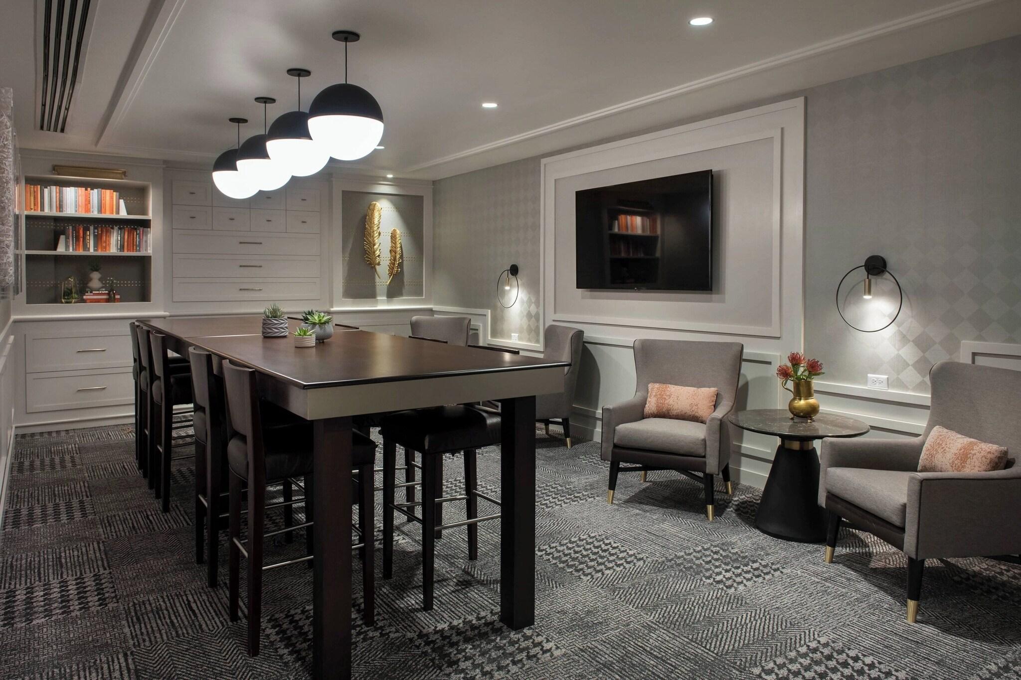 Double Club Two Queen Beds