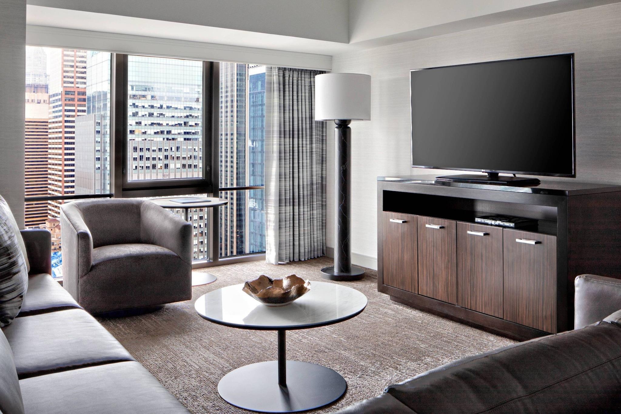 Suite Deluxe King Bed