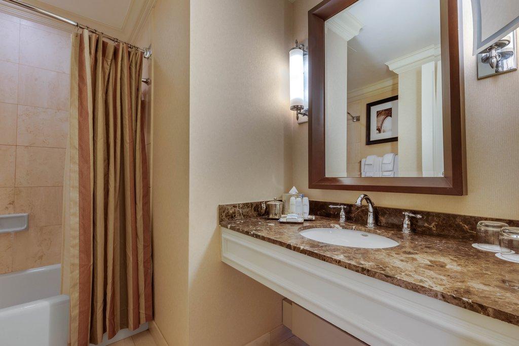 Suite Deluxe Queen Bed