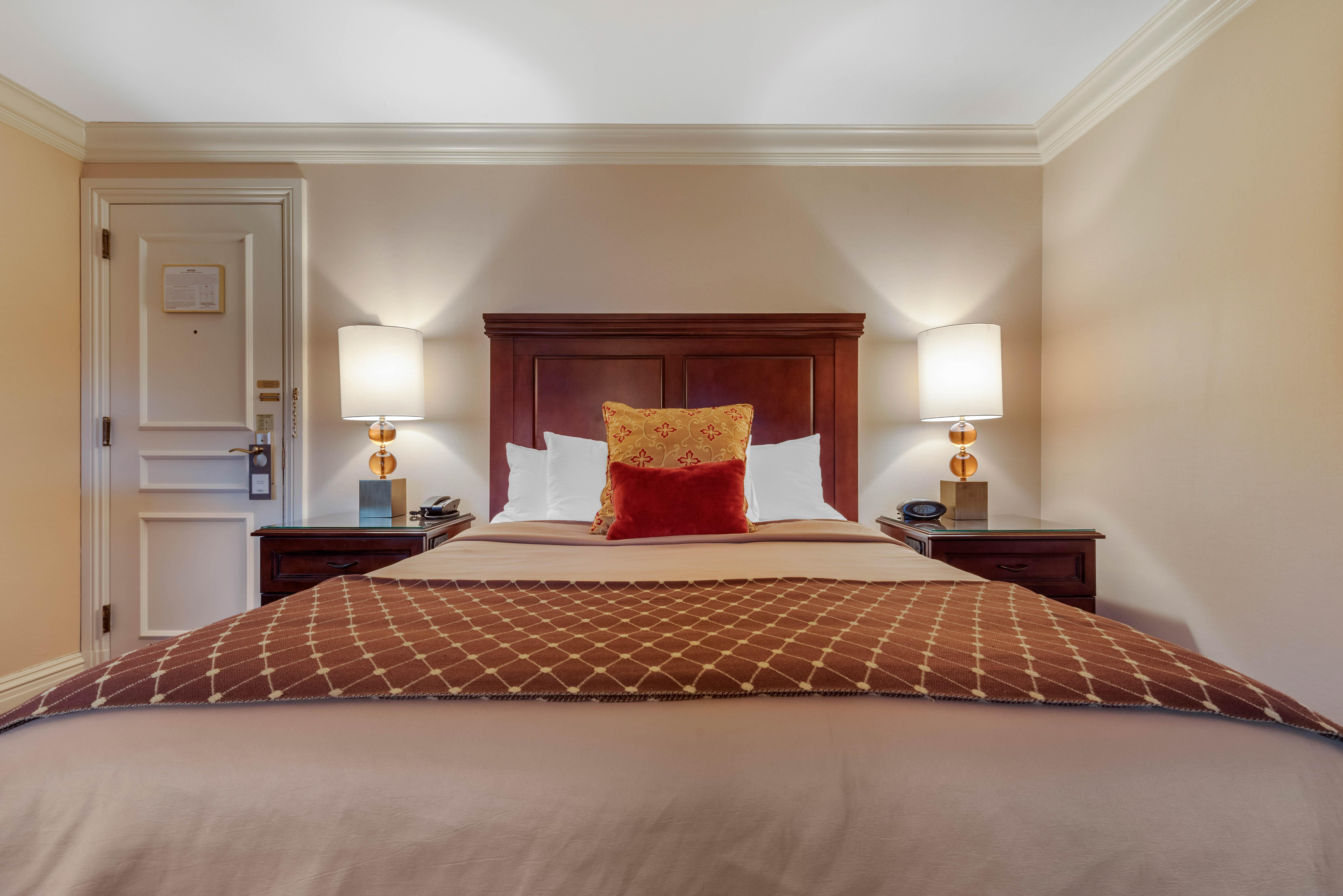 Suite Deluxe Queen Bed