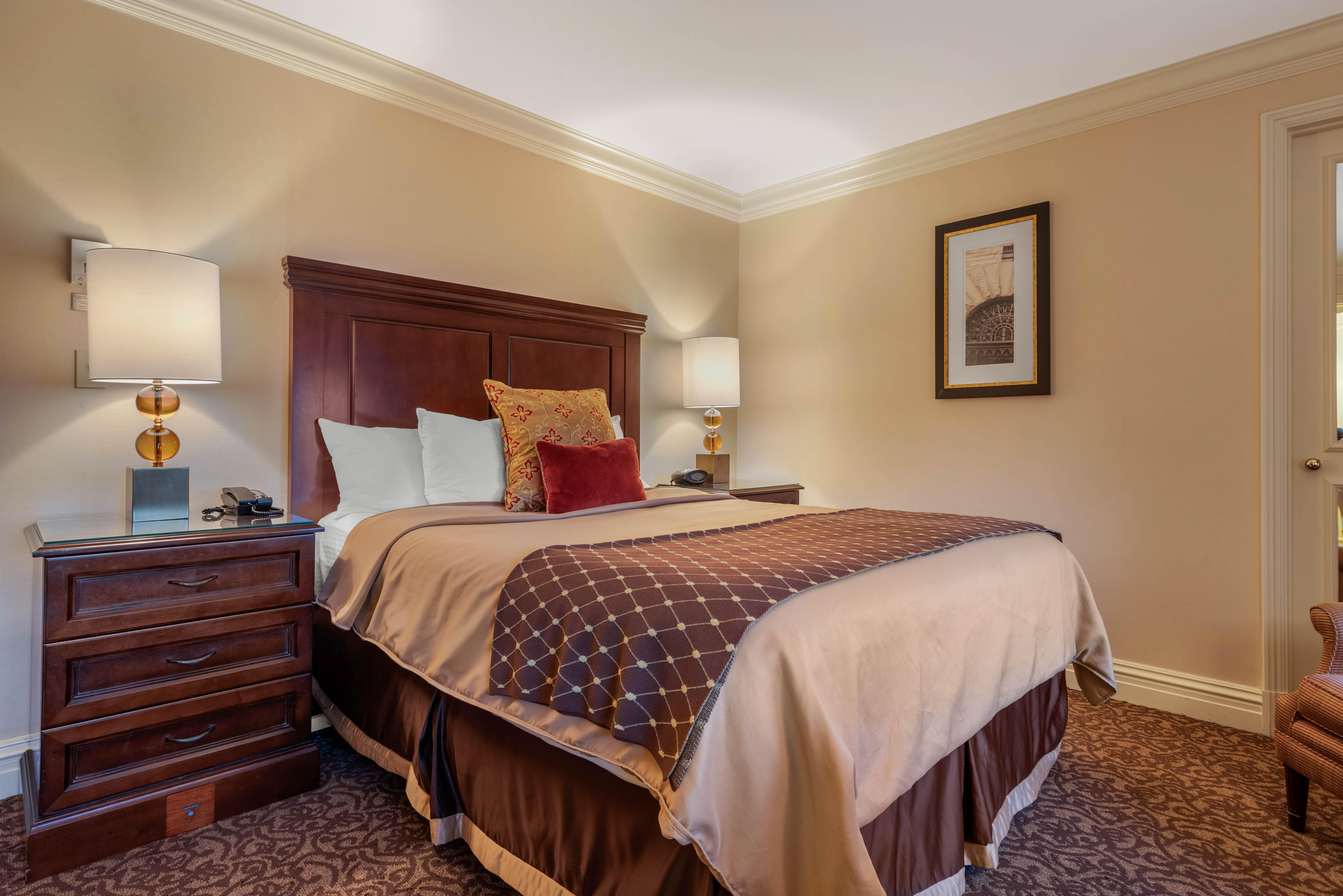 Suite Deluxe Queen Bed