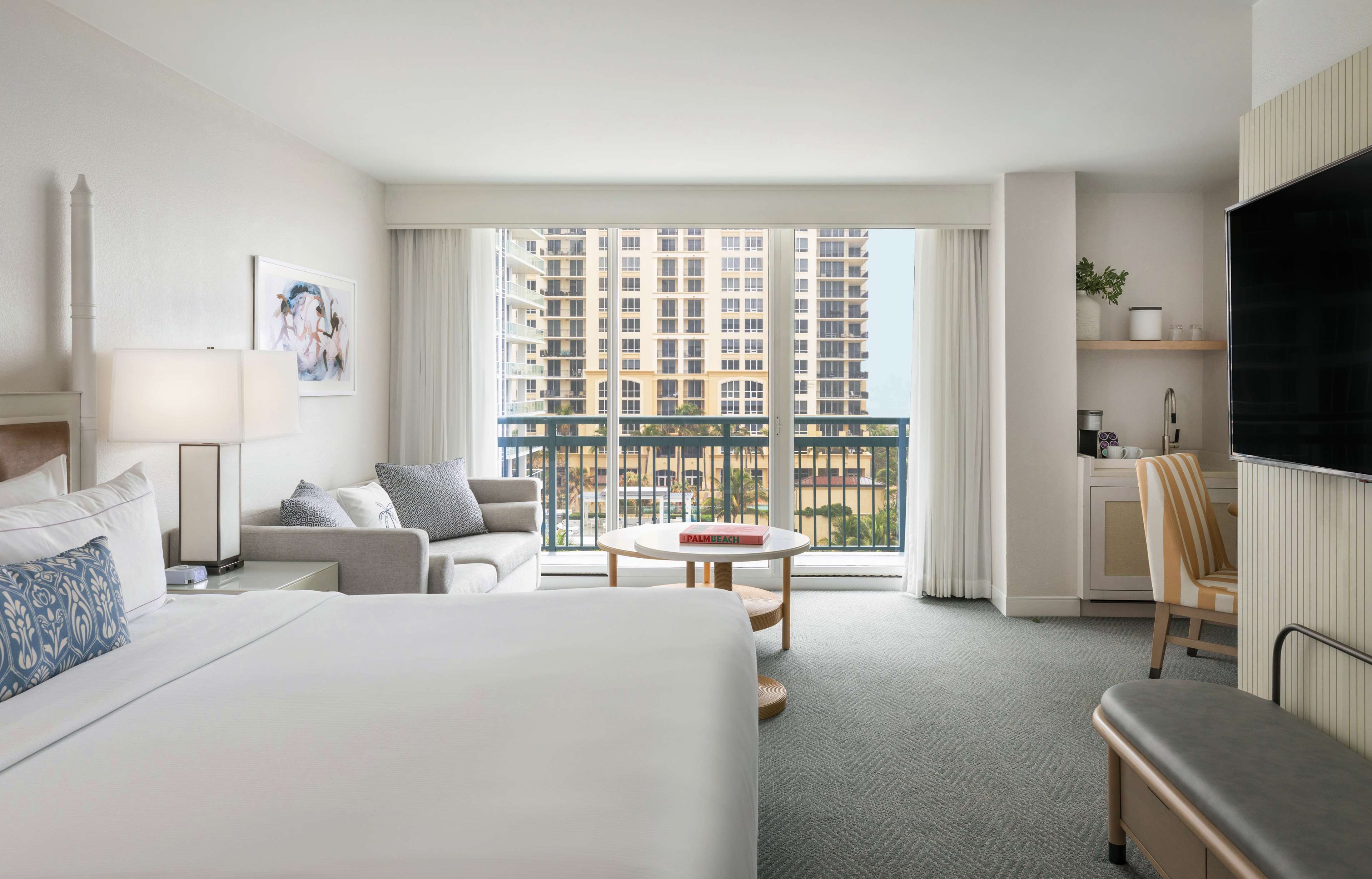 Studio Accessible King Size Bed