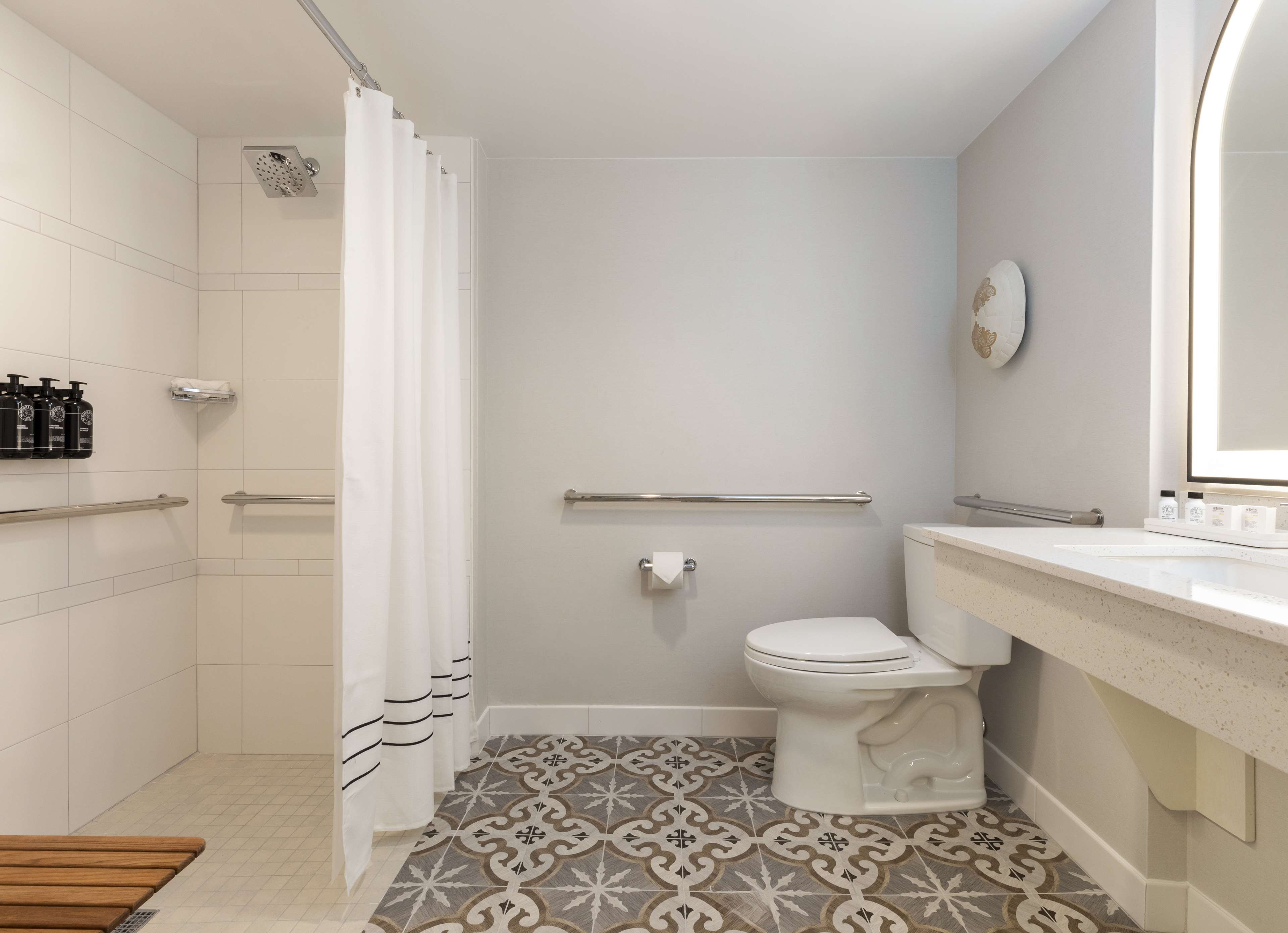 Studio Accessible King Size Bed