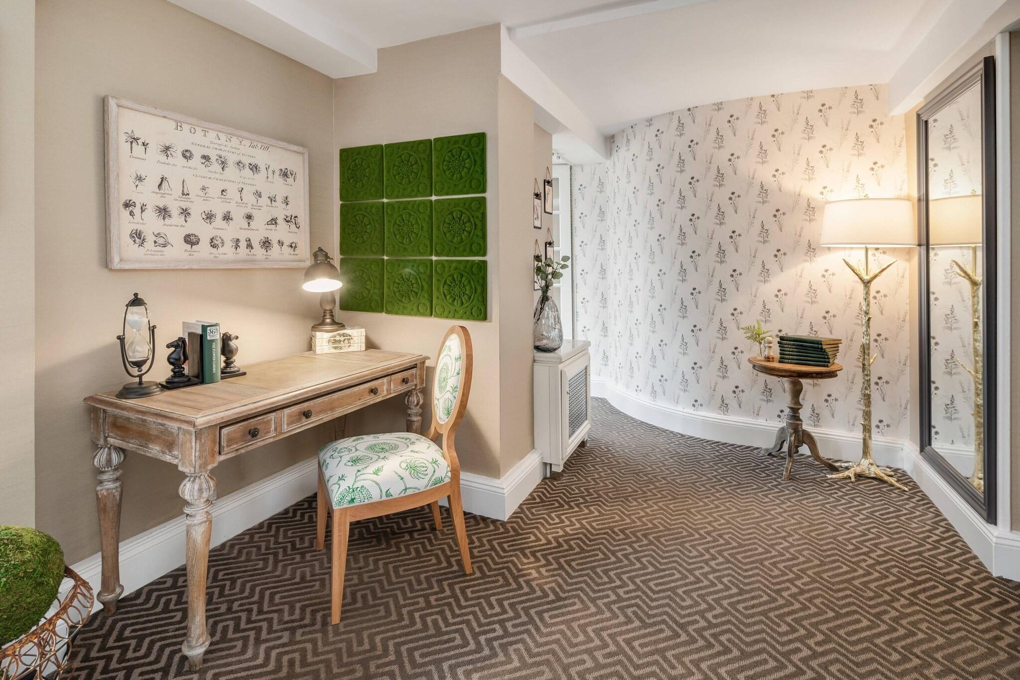 Suite Queen Size Bed