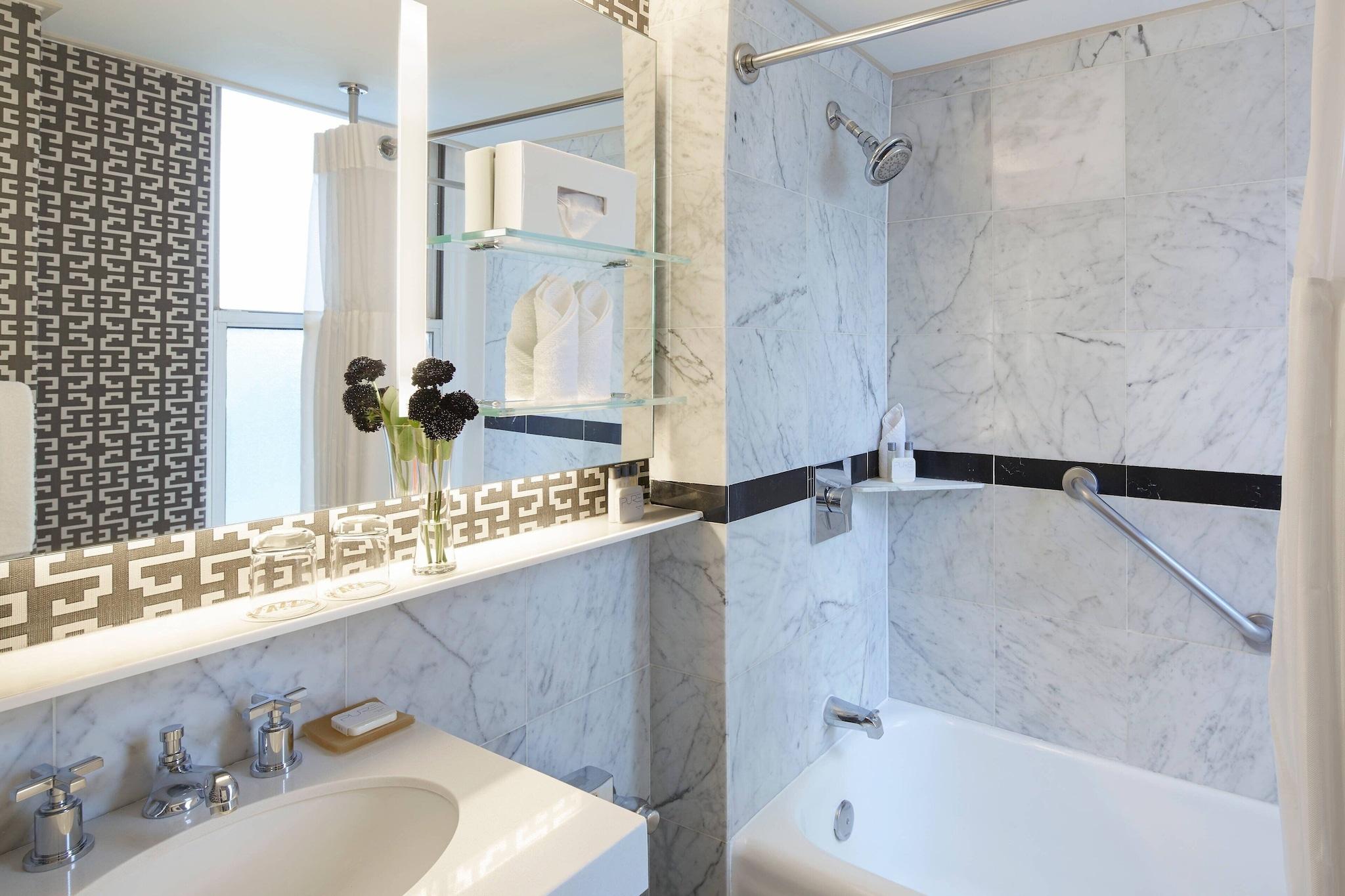 Junior Suite Queen Size Bed