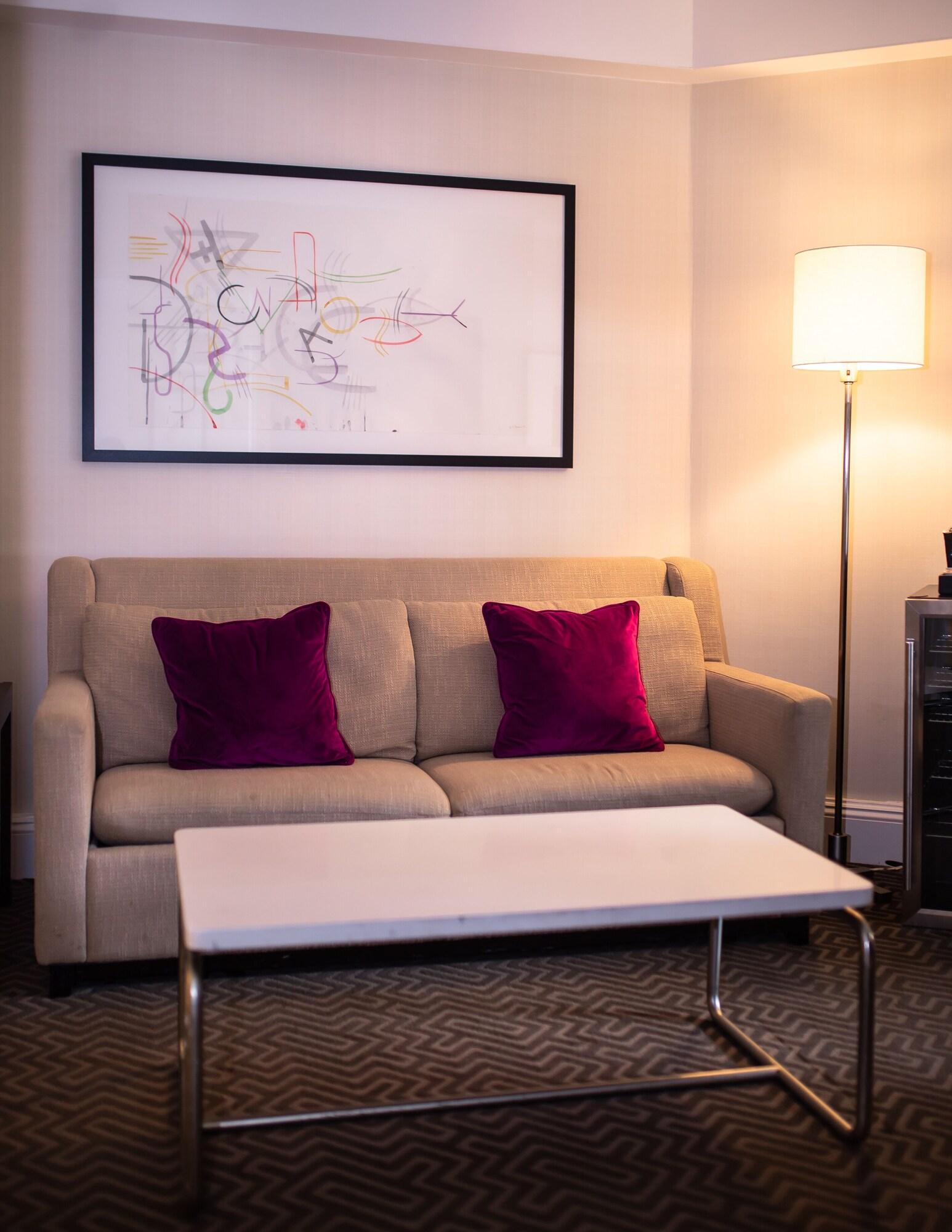 Junior Suite Queen Size Bed