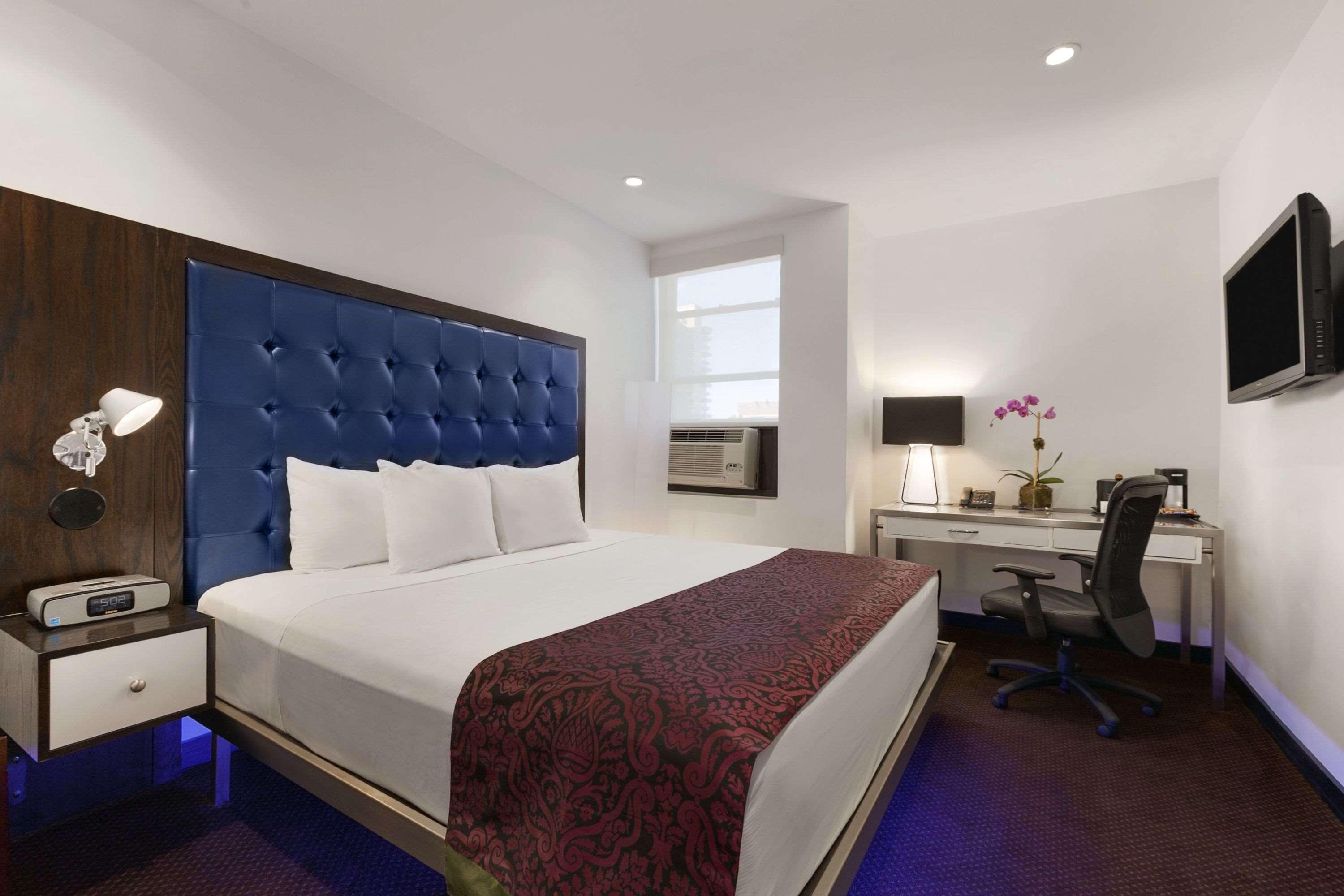 Double Club Queen Bed