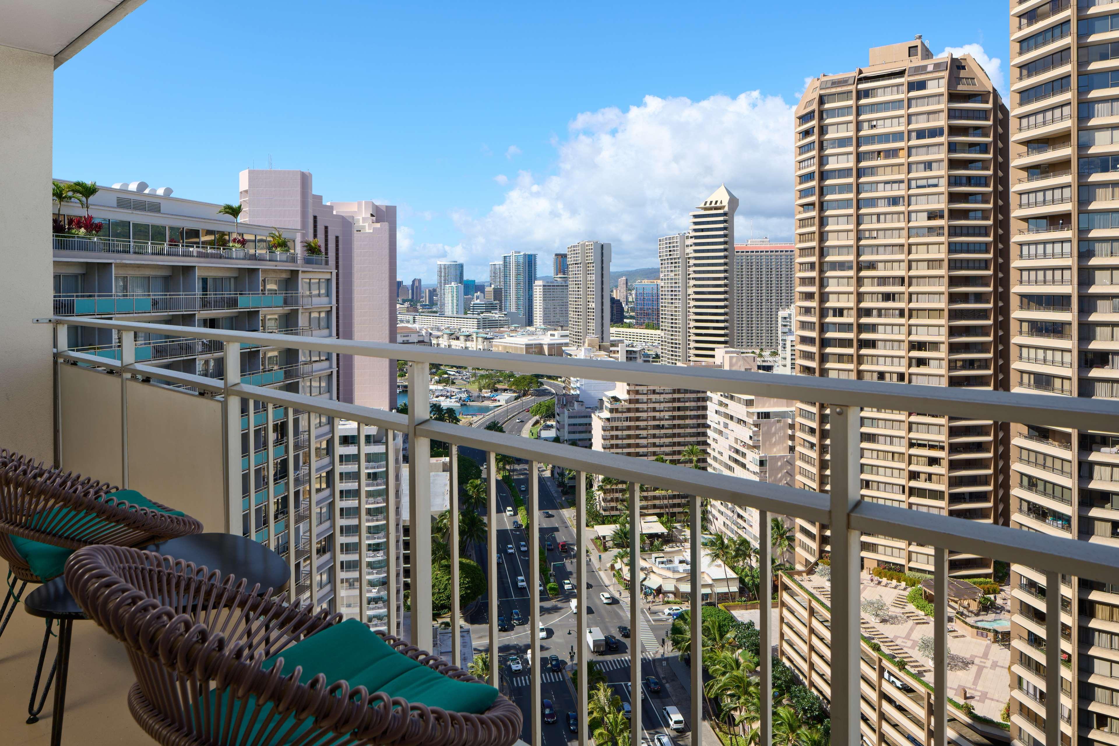 Suite Luxury City View