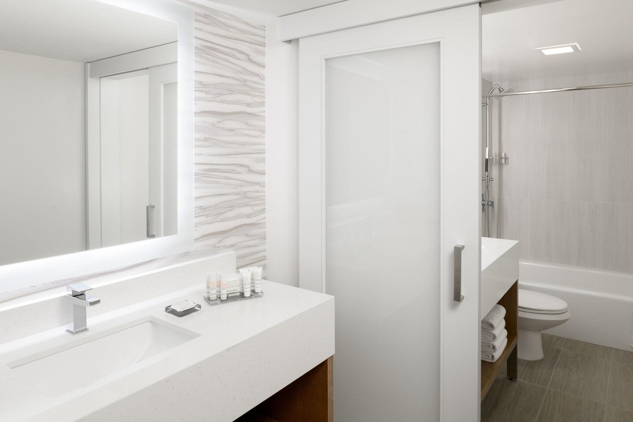 Family Room City View Two Beds