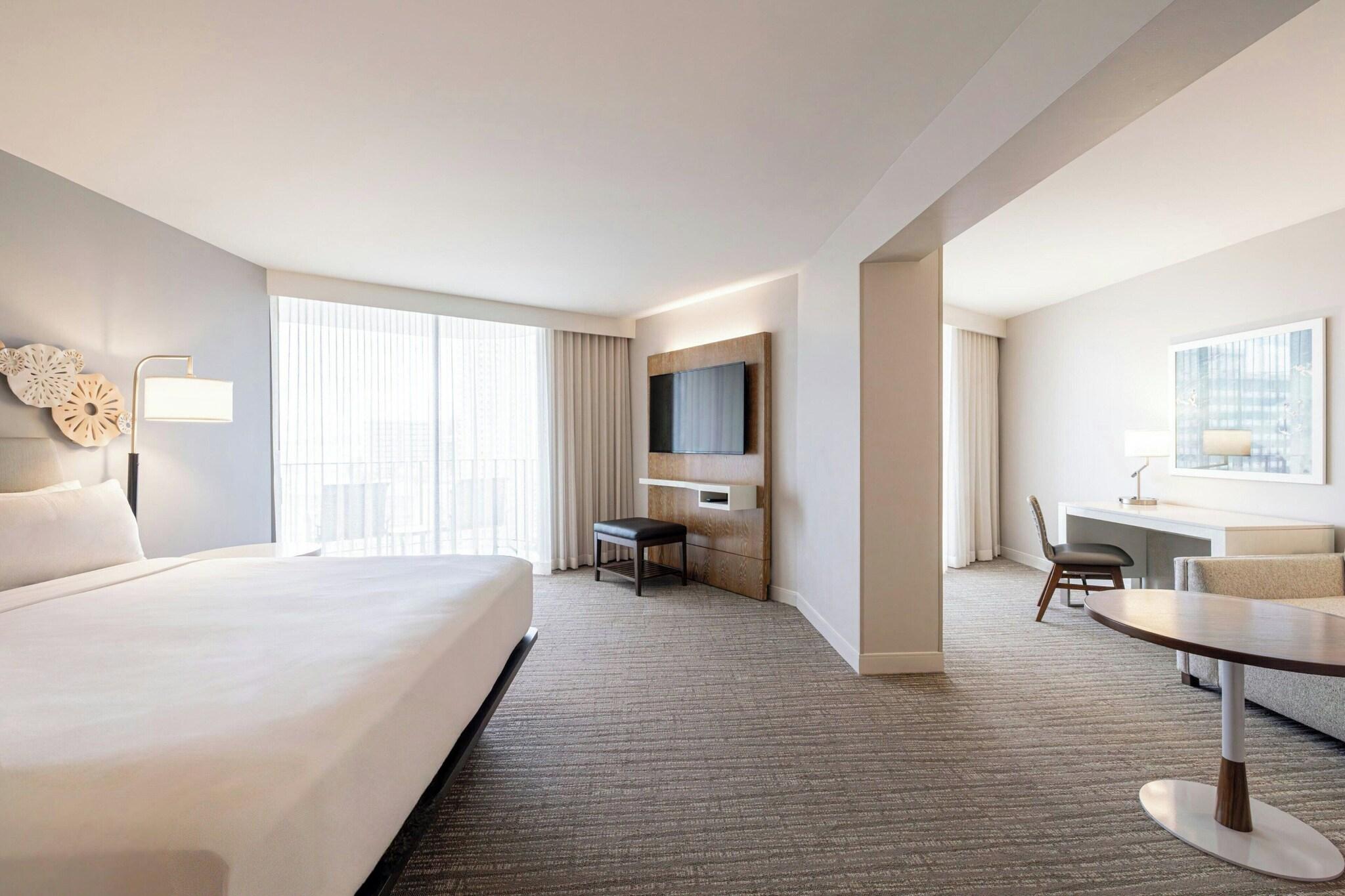 Junior Suite Ocean View King Bed