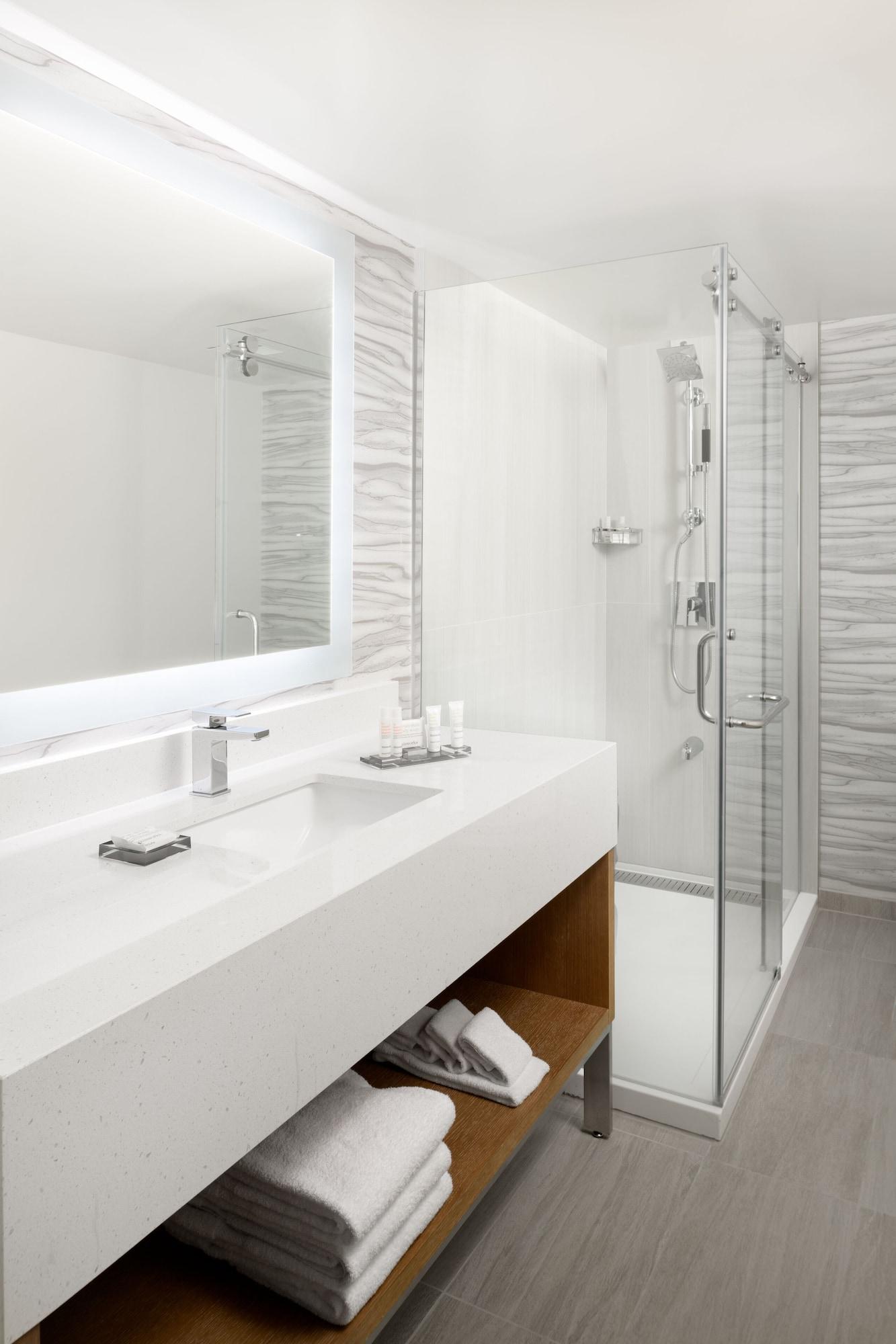 Junior Suite City View King Bed